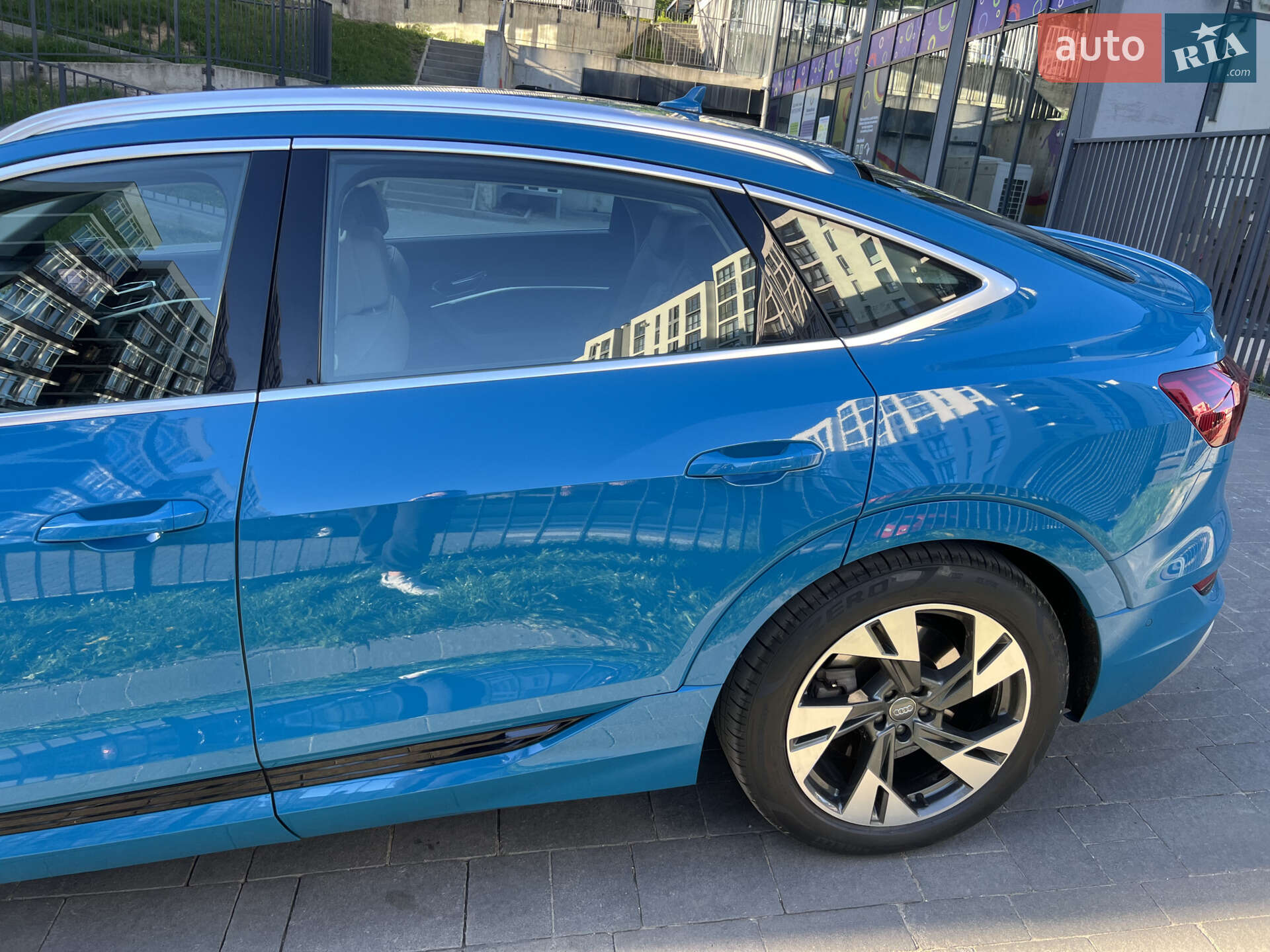 Audi e-tron Sportback 2020 VIN WAUZZZGE7LB037085 фото оголошення 3 з 47