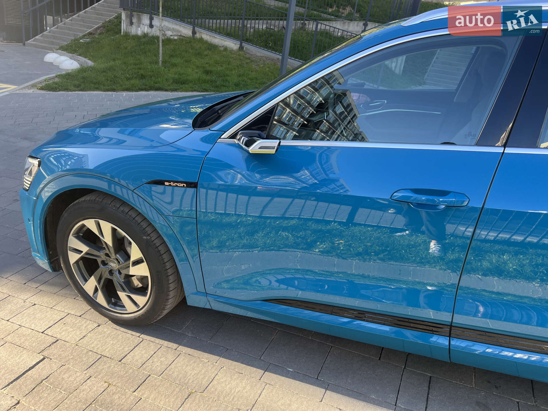 Audi e-tron Sportback 2020 VIN WAUZZZGE7LB037085 фото оголошення 2 з 47