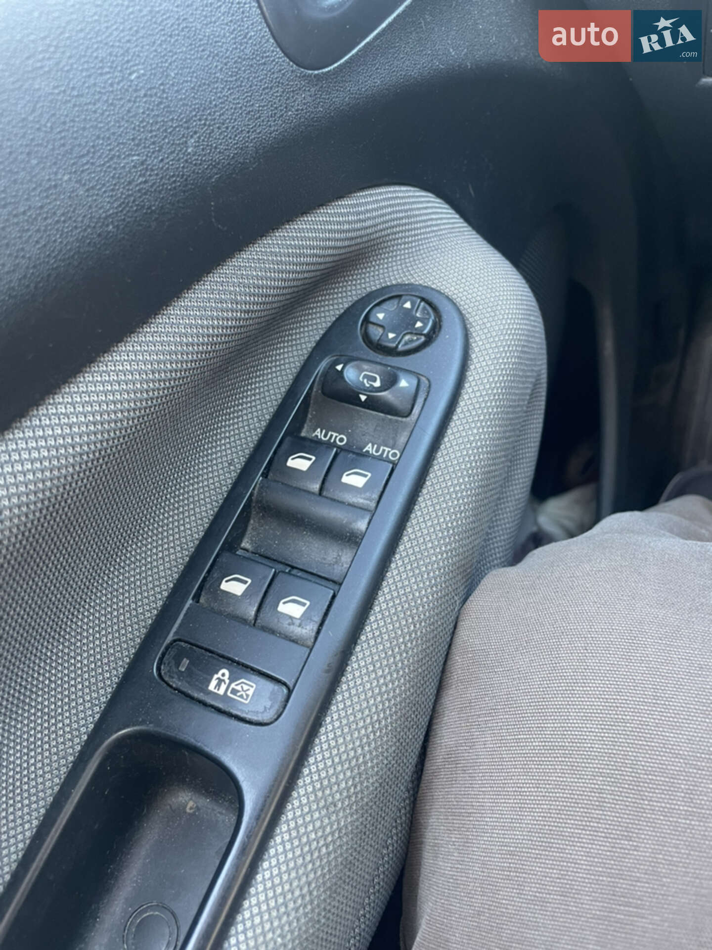 Citroen C3 Picasso 2009 VIN VF7SH9HZC9T561104 фото оголошення 15 з 15