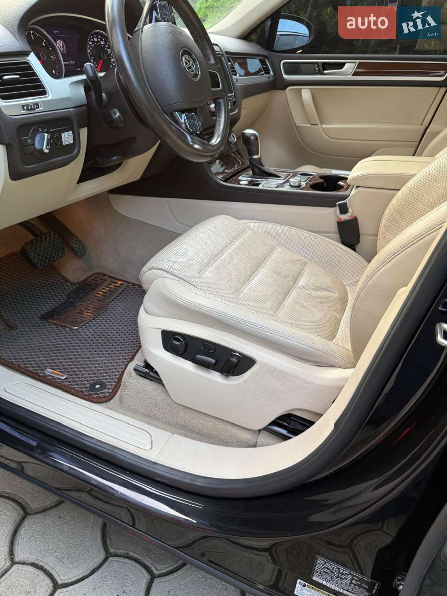 Volkswagen Touareg 2015 VIN WVGEP9BP7GD006005 фото оголошення 2 з 26