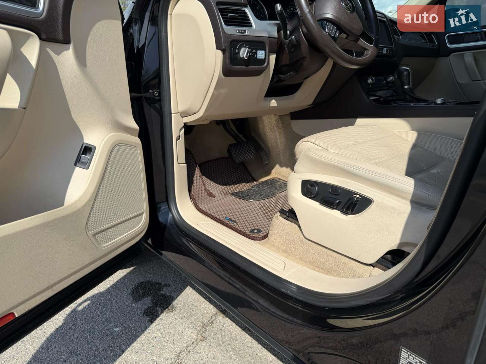 Volkswagen Touareg 2015 VIN WVGEP9BP7GD006005 фото оголошення 11 з 26