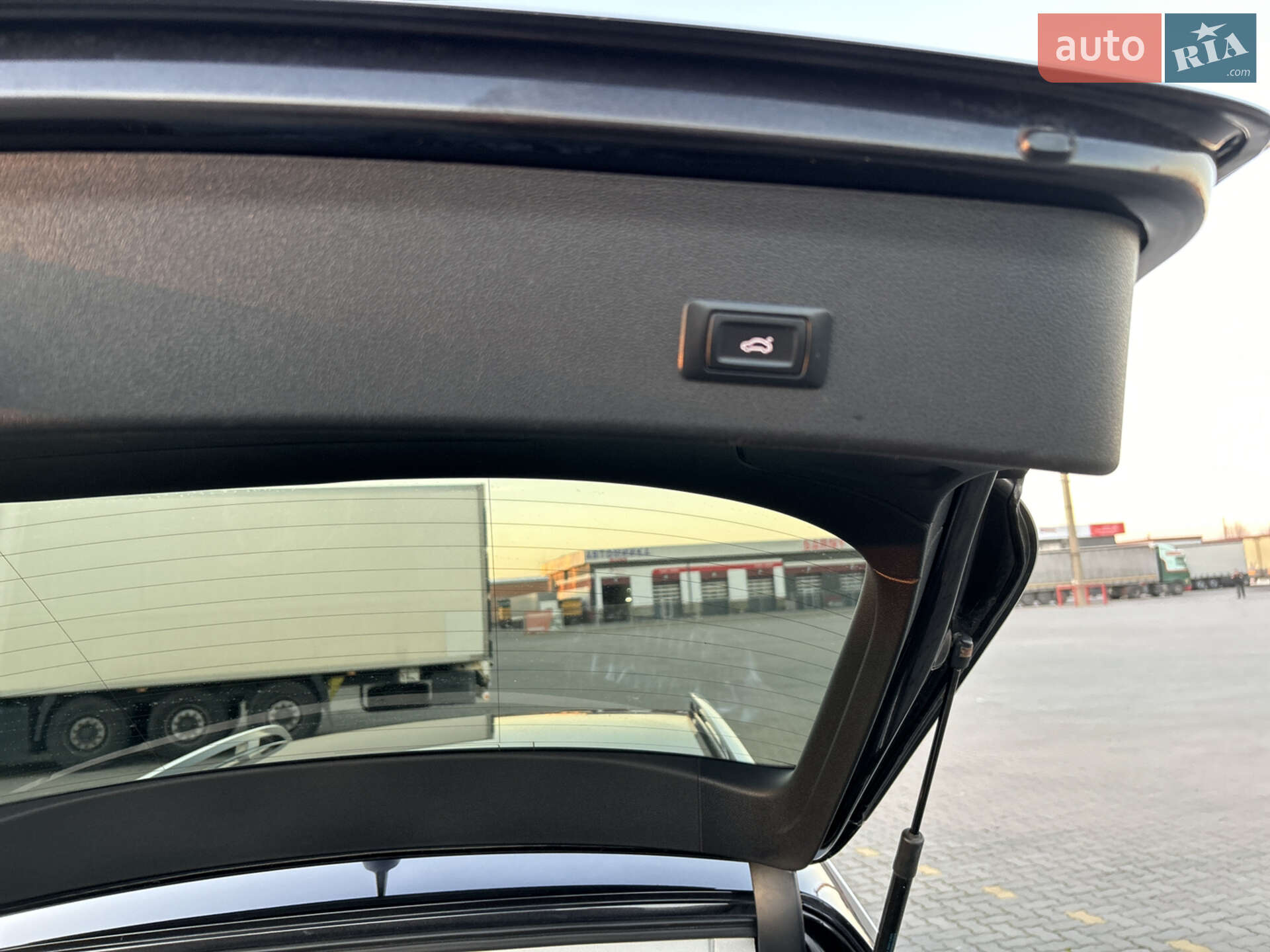 Audi A4 Allroad 2015 VIN WAUZZZ8K3GA013995 фото оголошення 32 з 39