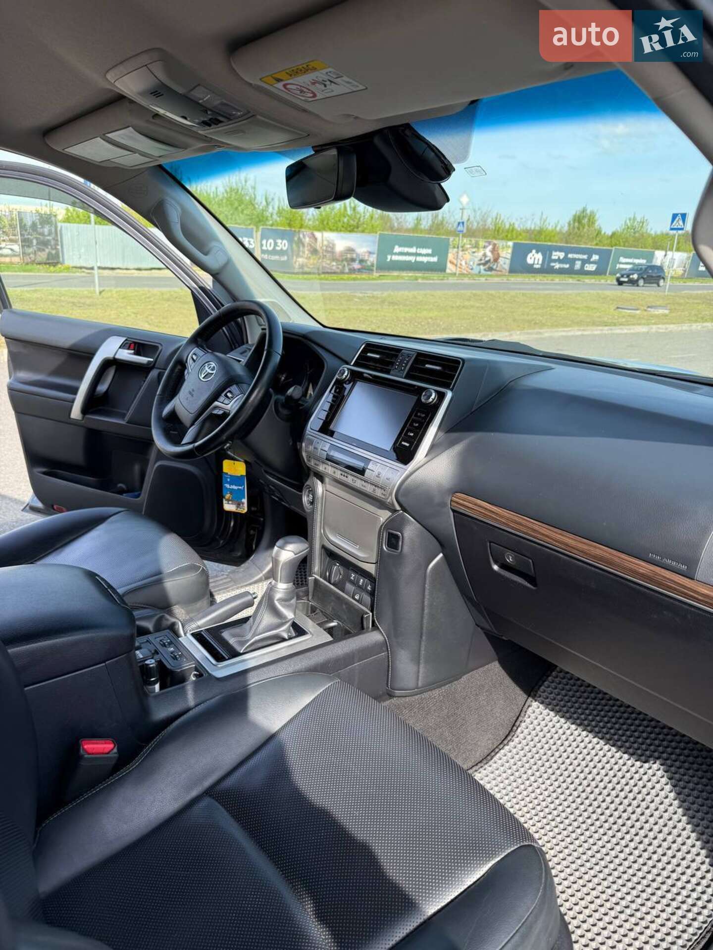 Toyota Land Cruiser Prado 2019 VIN JTEBU3FJ20K176000 фото оголошення 12 з 25