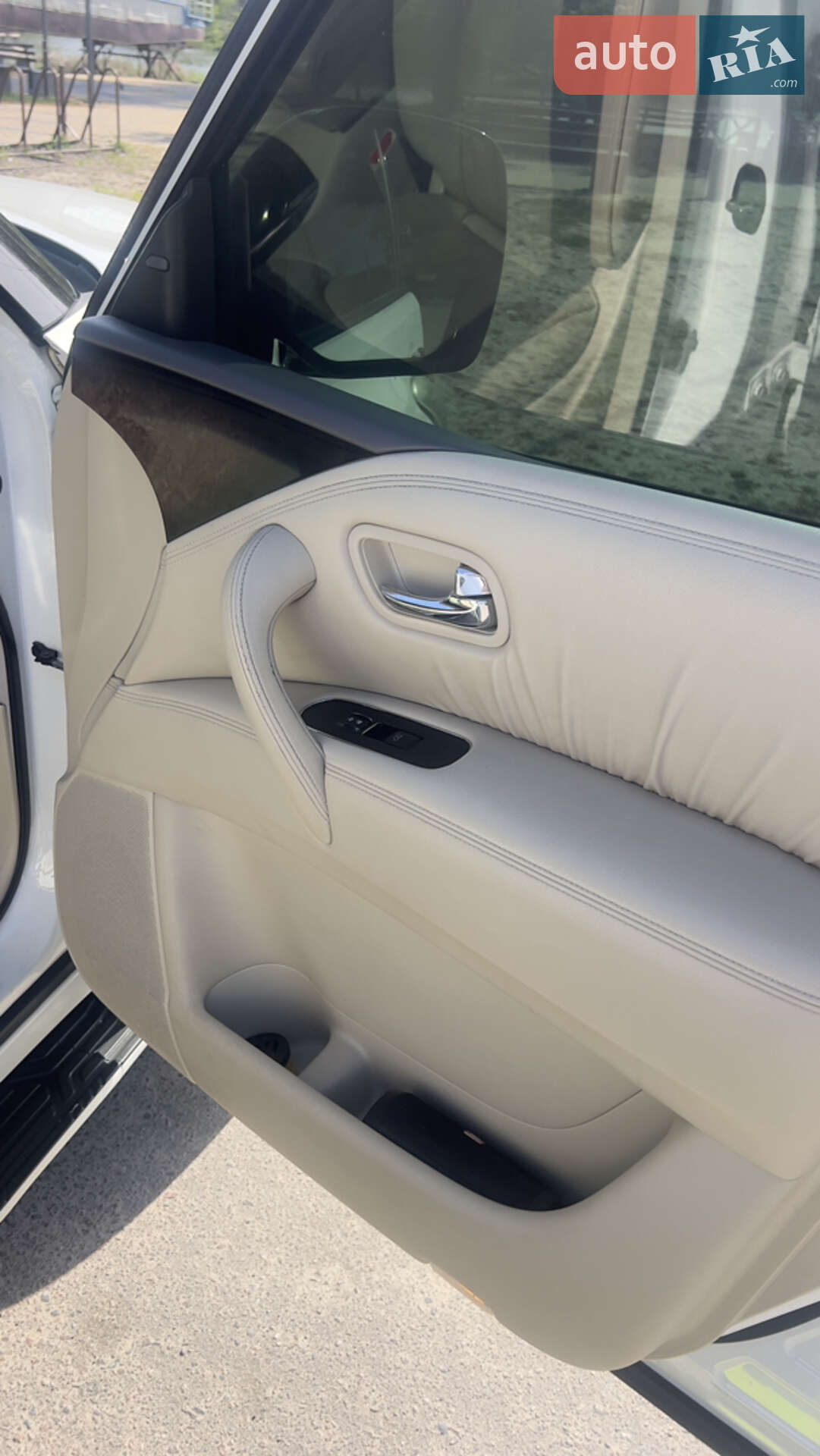 Infiniti QX56 2011 VIN JN1JANZ62U0001087 фото оголошення 6 з 7