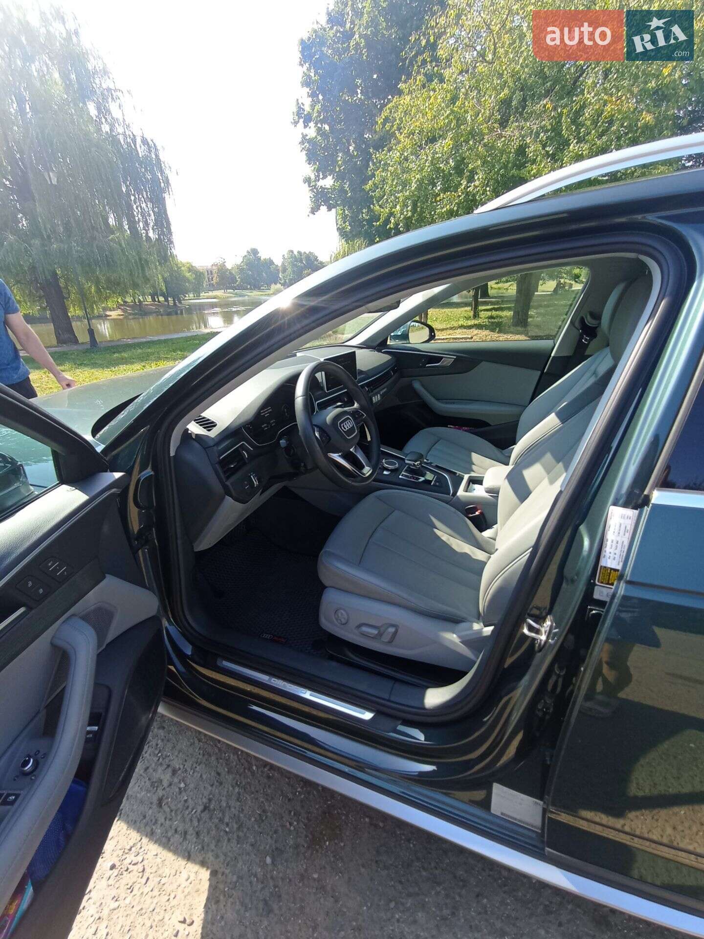 Audi A4 Allroad 2019 VIN WA18NAF49KA114364 фото оголошення 14 з 22