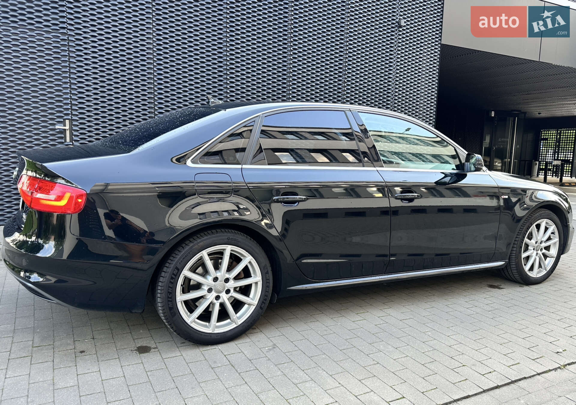 Audi A4 2016 VIN WAUFFAFL6GN001356 фото оголошення 4 з 30