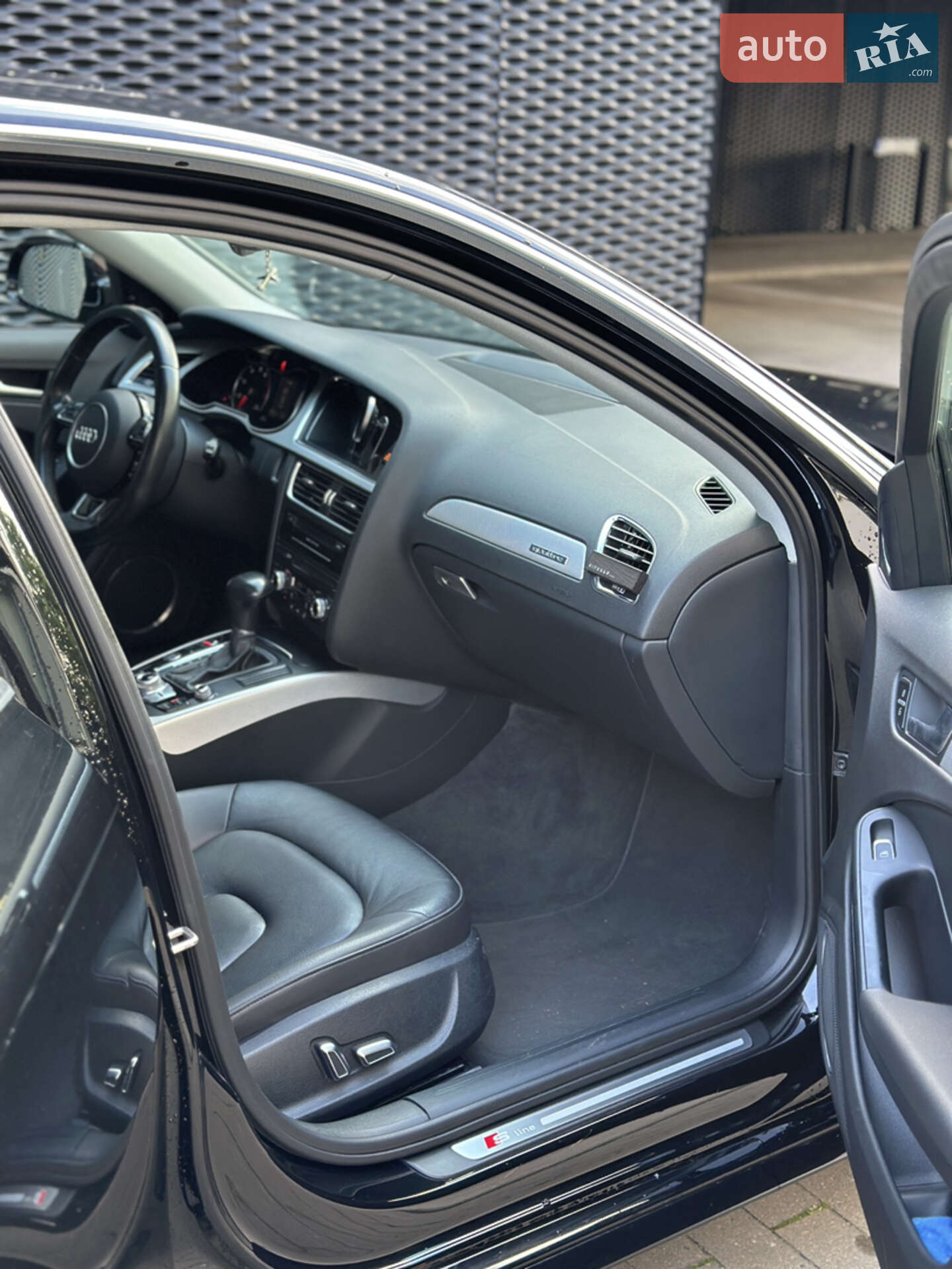 Audi A4 2016 VIN WAUFFAFL6GN001356 фото оголошення 11 з 30