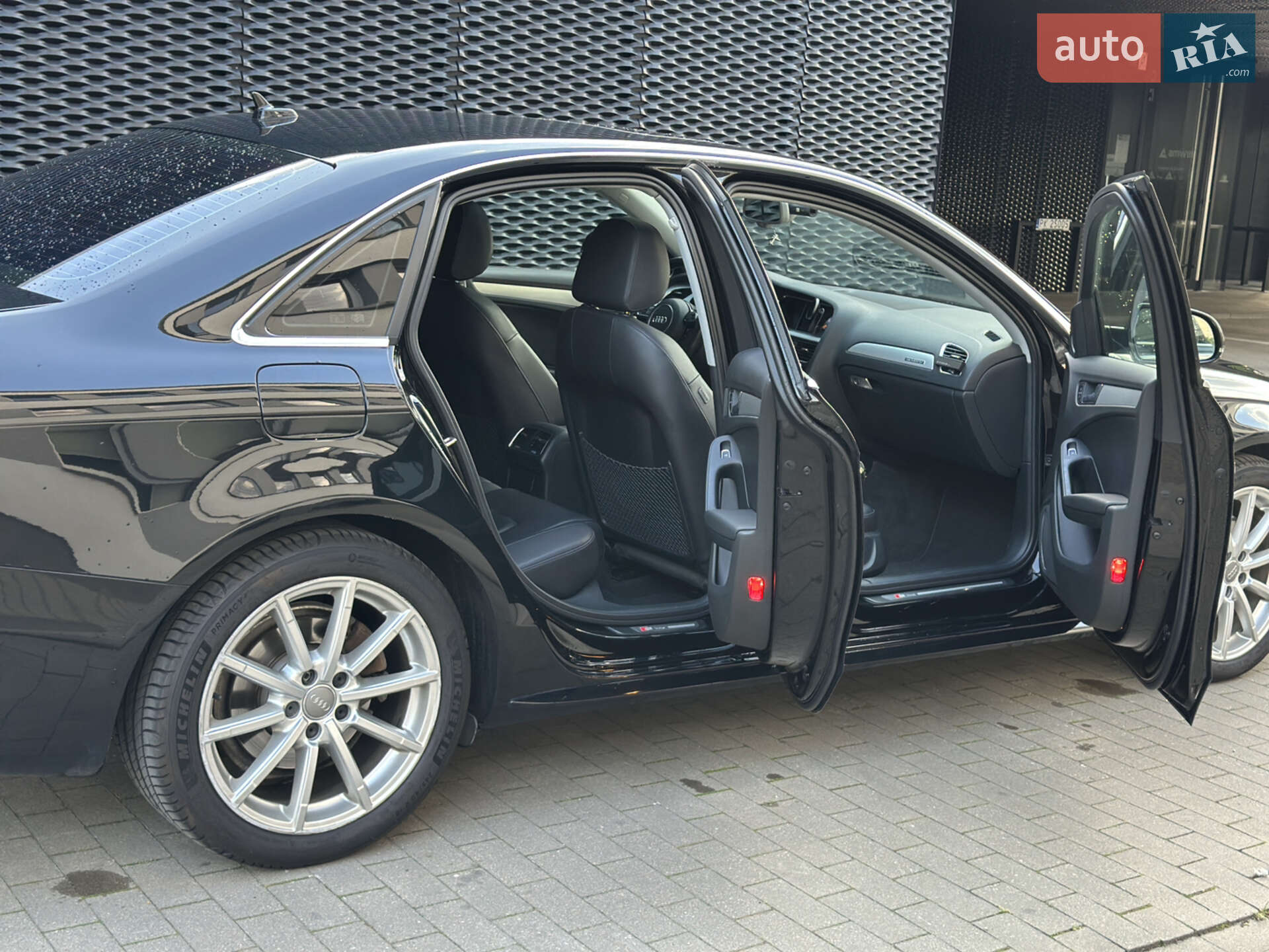Audi A4 2016 VIN WAUFFAFL6GN001356 фото оголошення 9 з 30