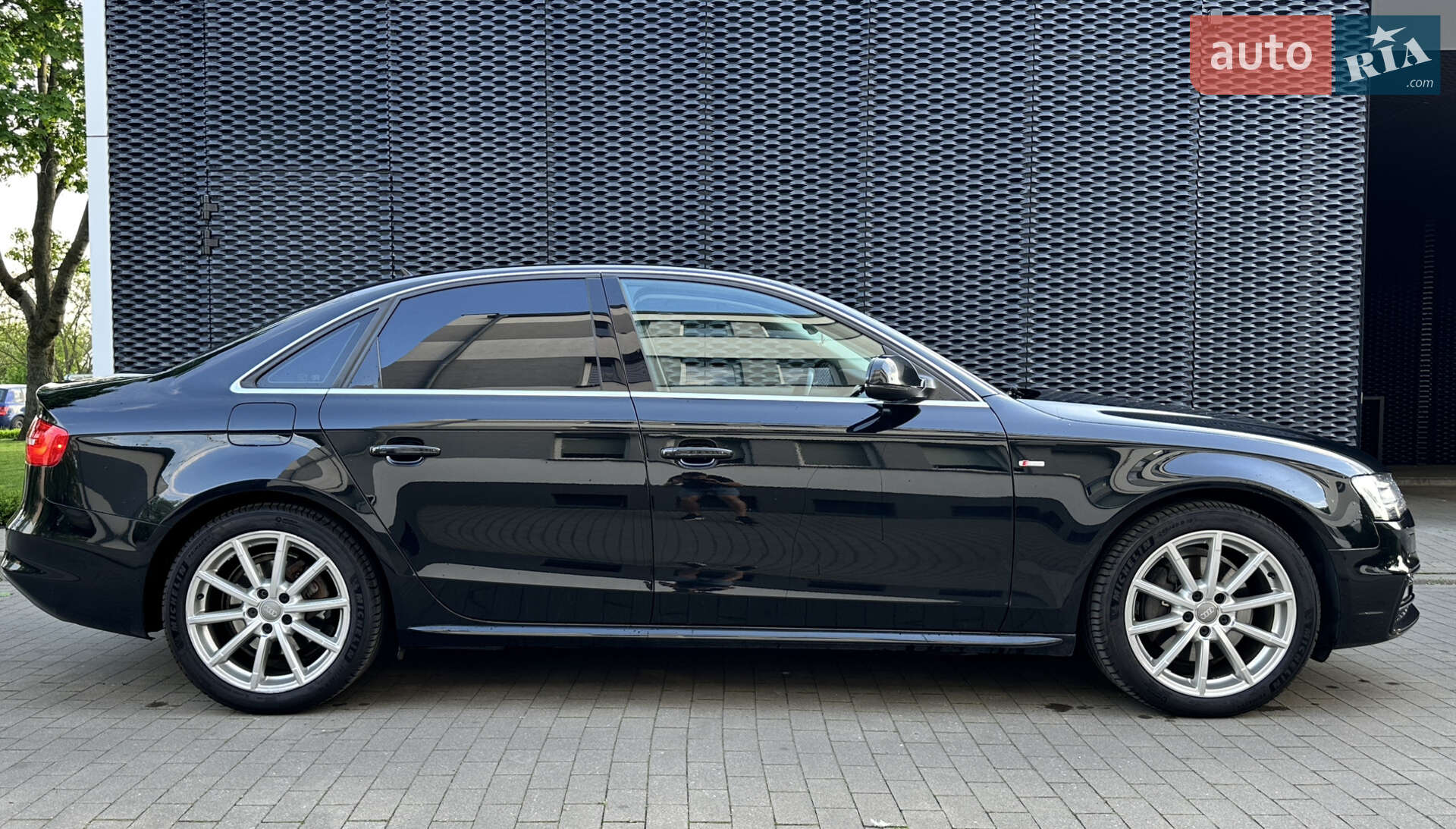 Audi A4 2016 VIN WAUFFAFL6GN001356 фото оголошення 3 з 30