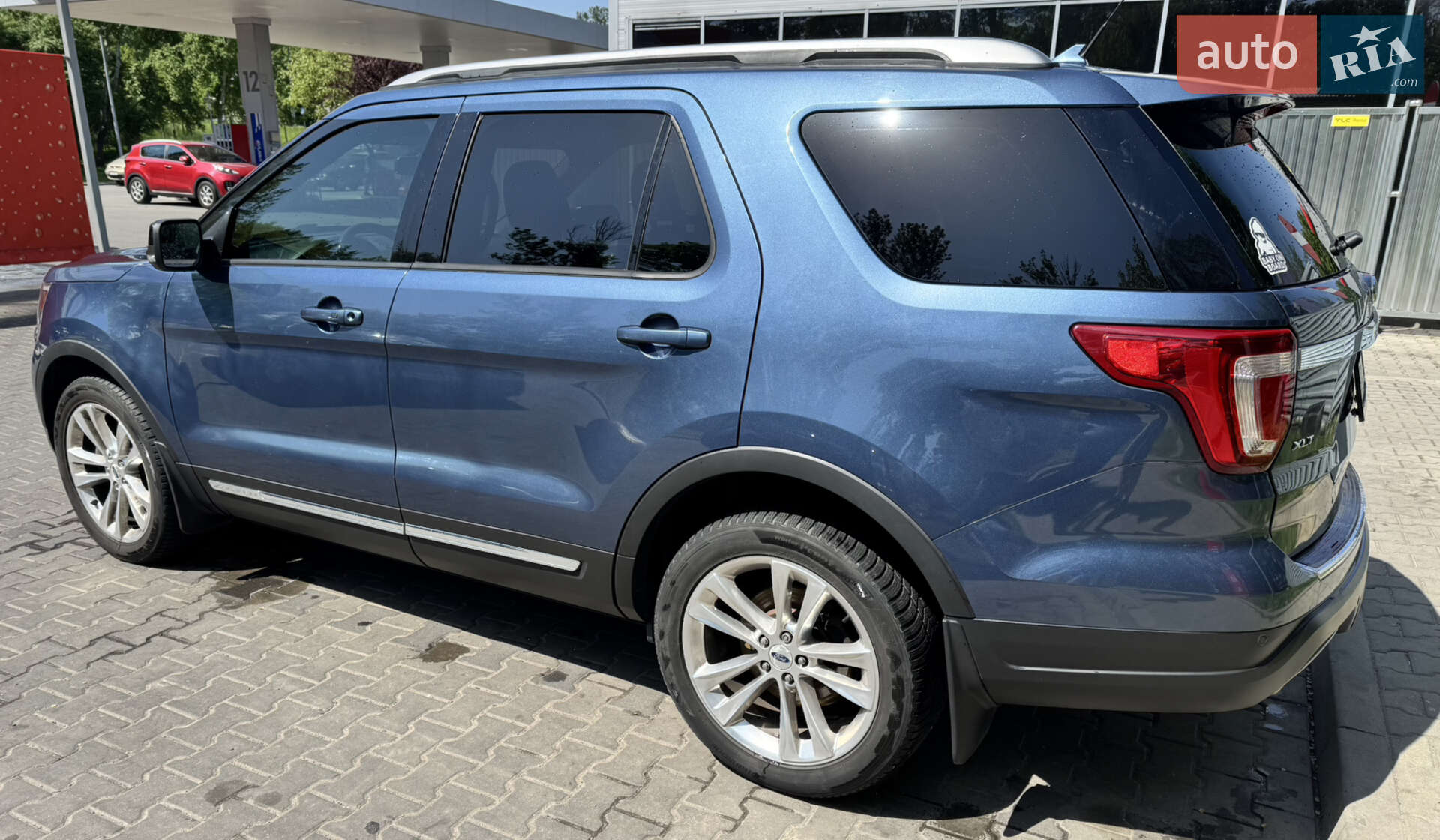 Ford Explorer 2018 VIN 1FM5K8D84JGC84123 фото оголошення 3 з 19