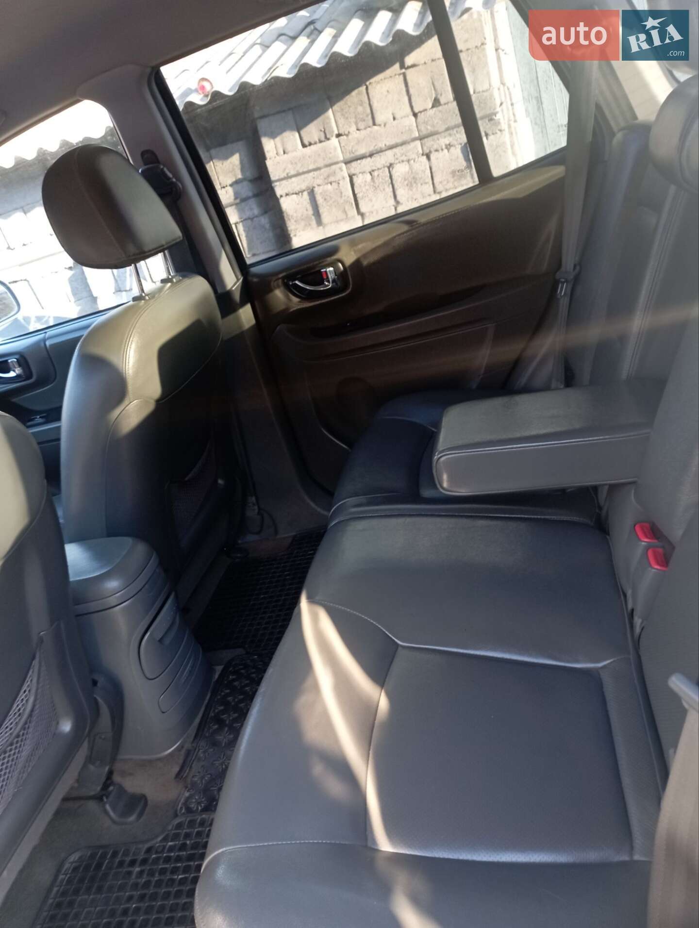 Hyundai Santa FE 2004 VIN KMHSC81BP4U761058 фото оголошення 3 з 6