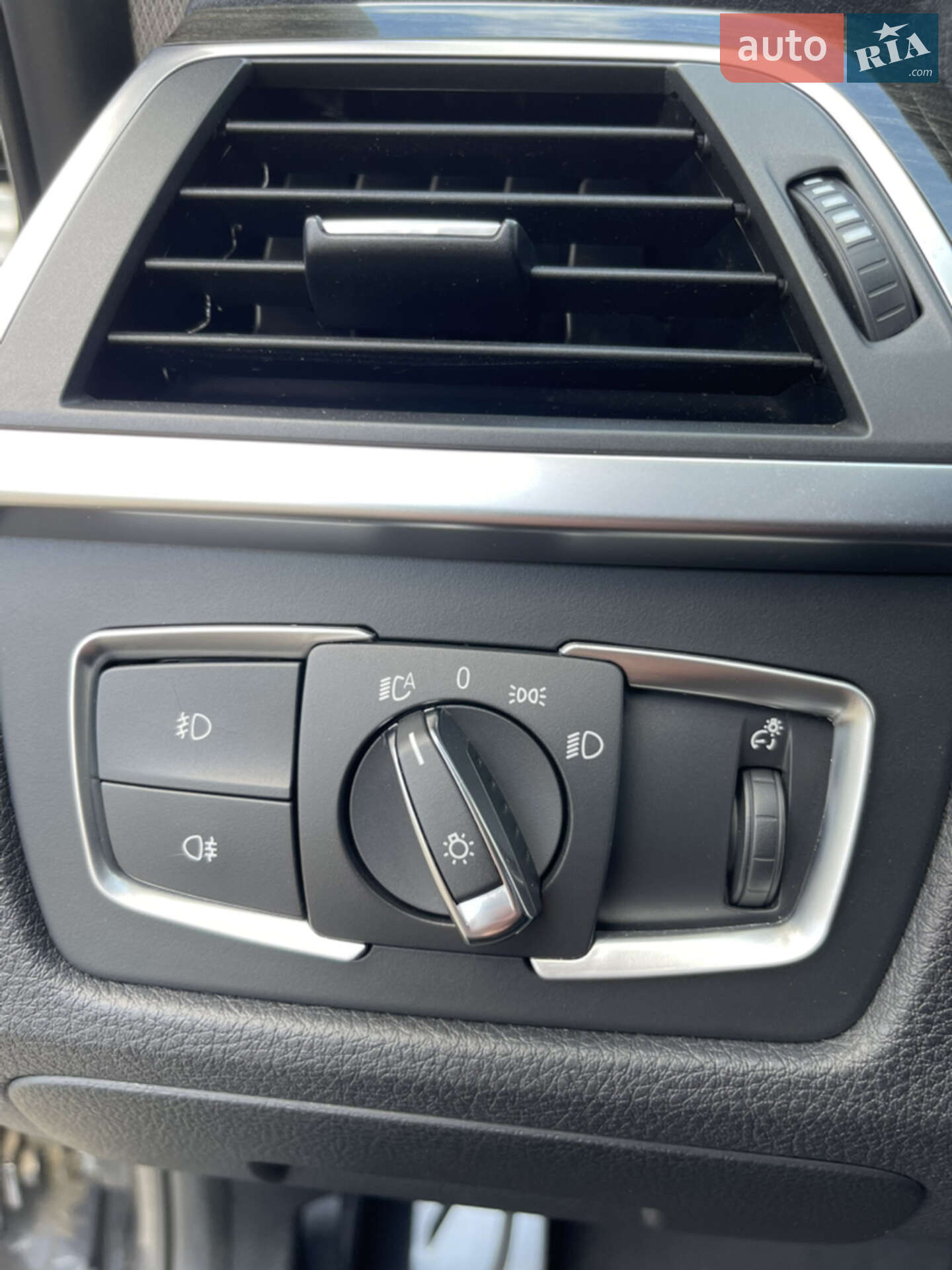 BMW 3 Series 2012 VIN WBA3E51010F570917 фото оголошення 22 з 33