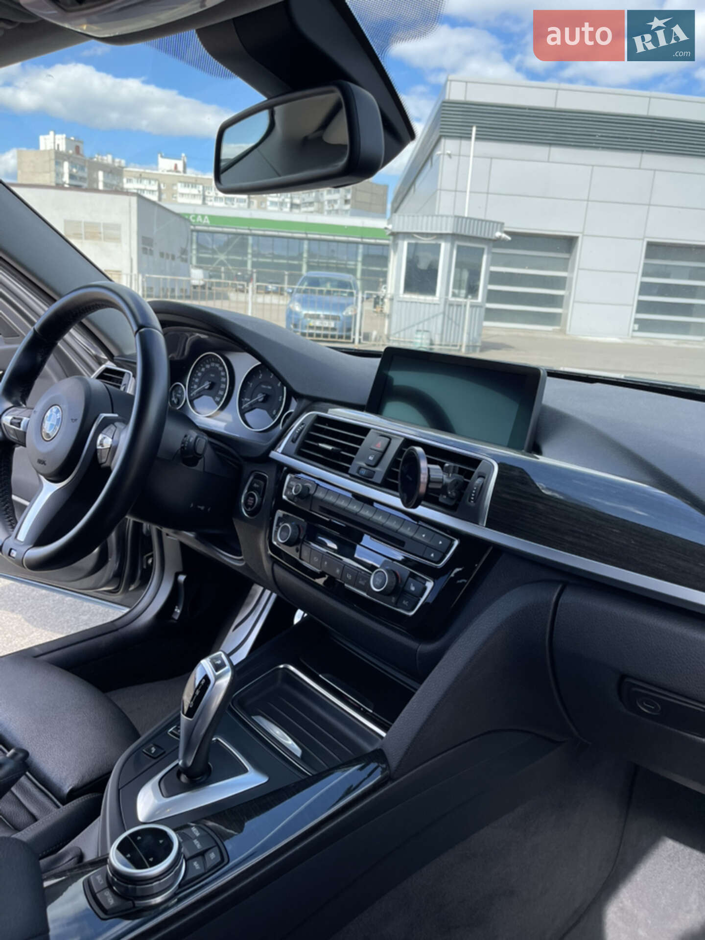 BMW 3 Series 2012 VIN WBA3E51010F570917 фото оголошення 24 з 33
