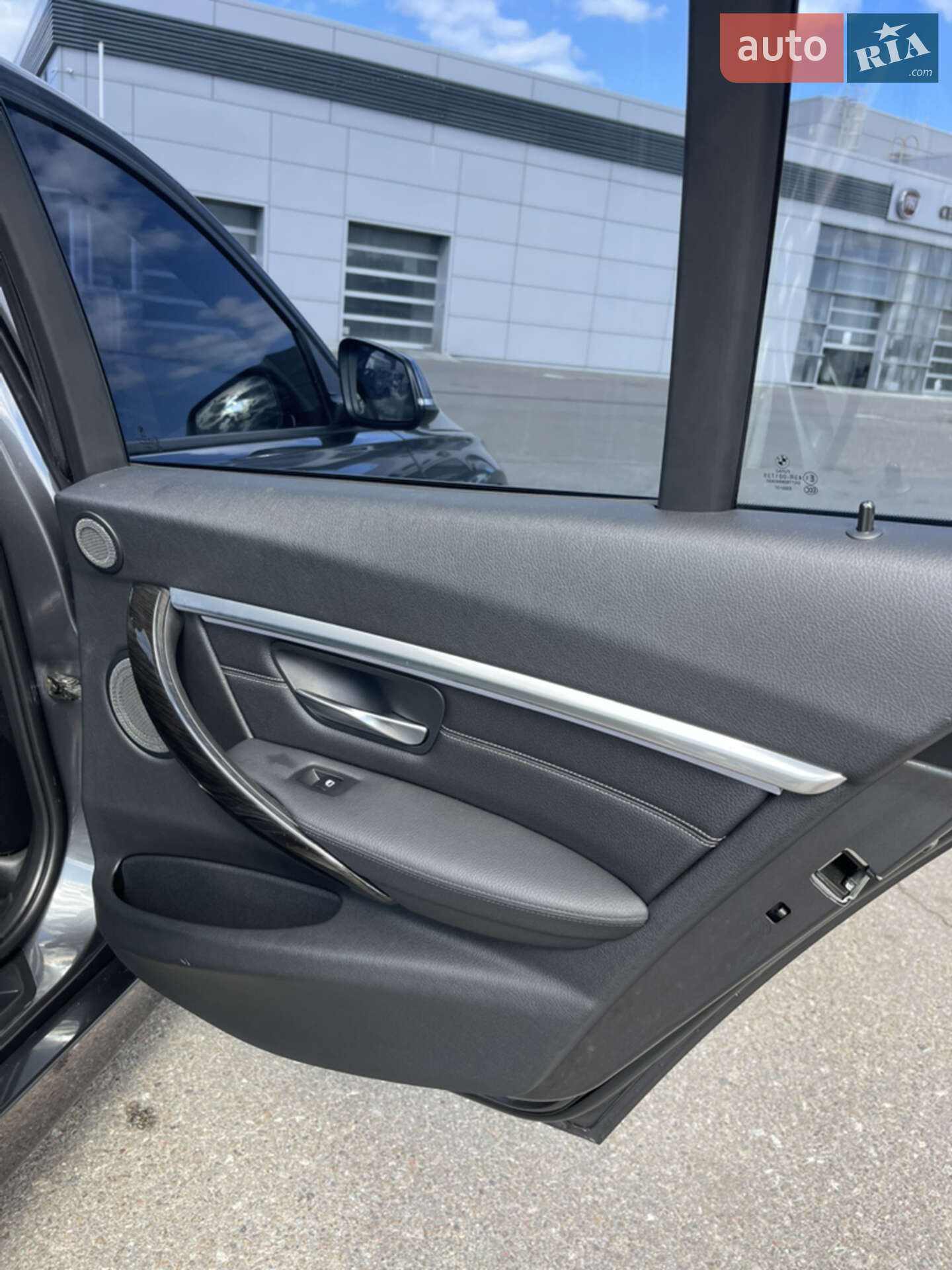 BMW 3 Series 2012 VIN WBA3E51010F570917 фото оголошення 30 з 33