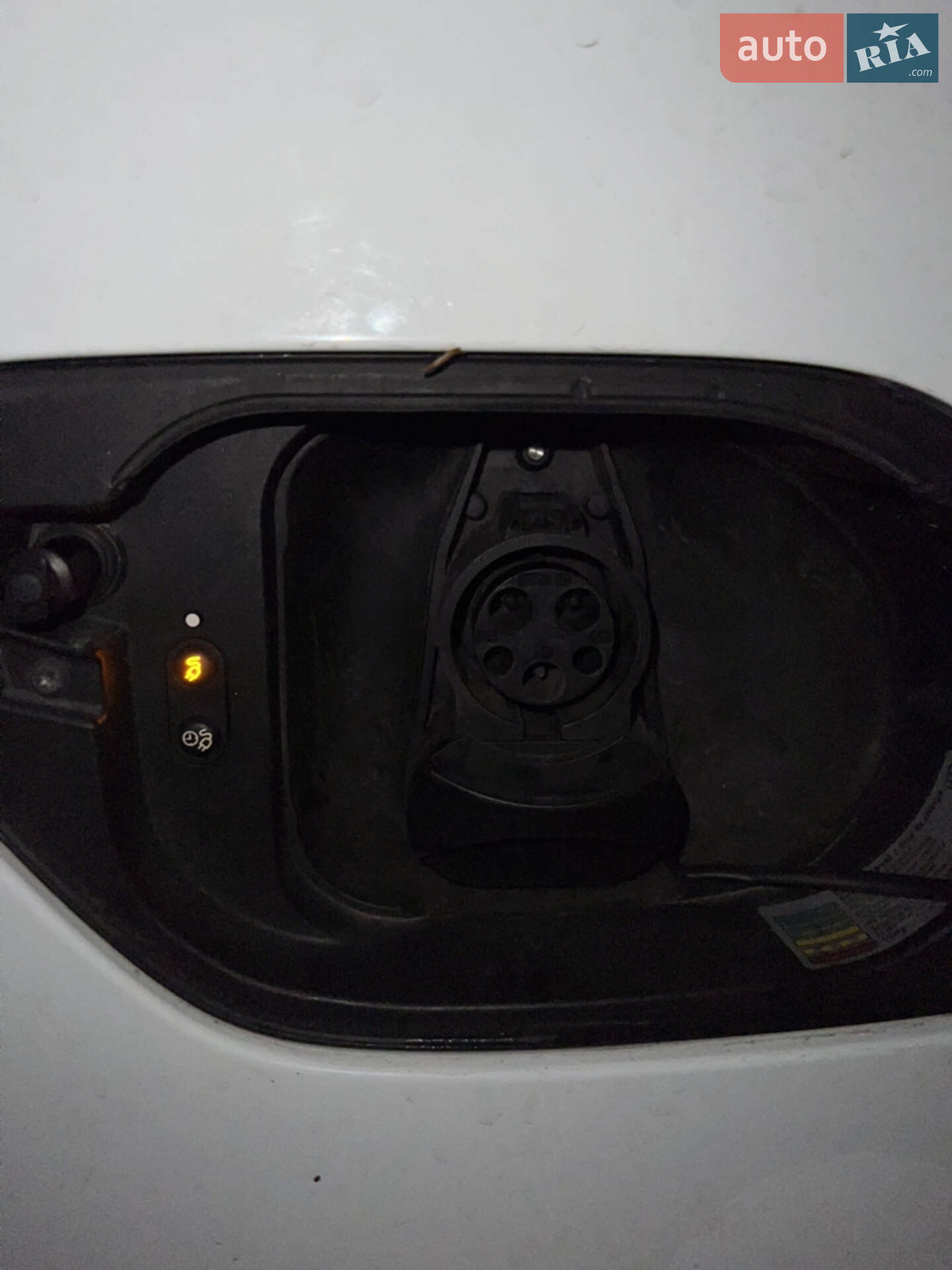 Volkswagen e-Golf 2015 VIN WVWPP7AU6GW901904 фото оголошення 20 з 20