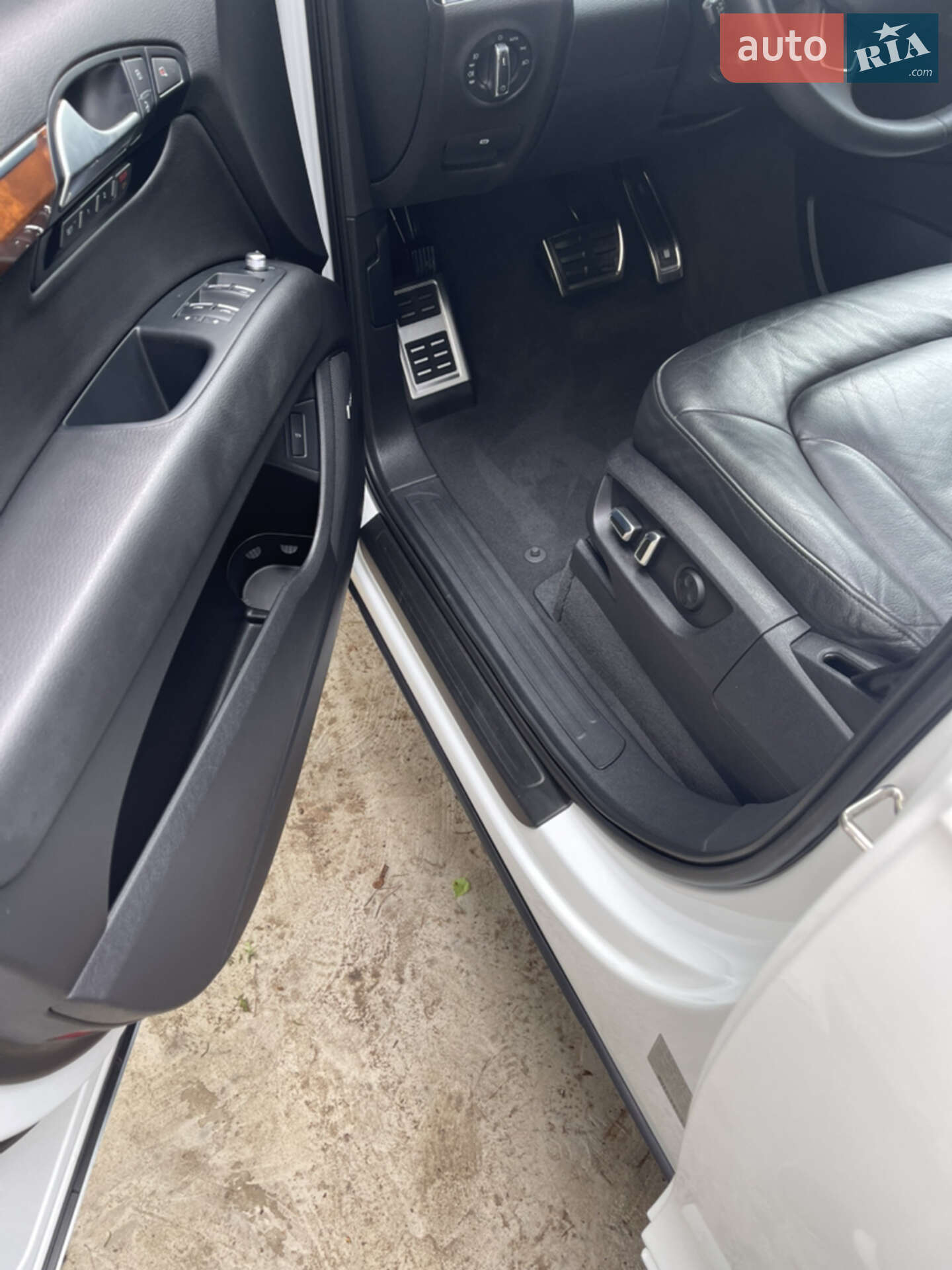 Audi Q7 2014 VIN WA1LGAFE2FD001891 фото оголошення 27 з 34