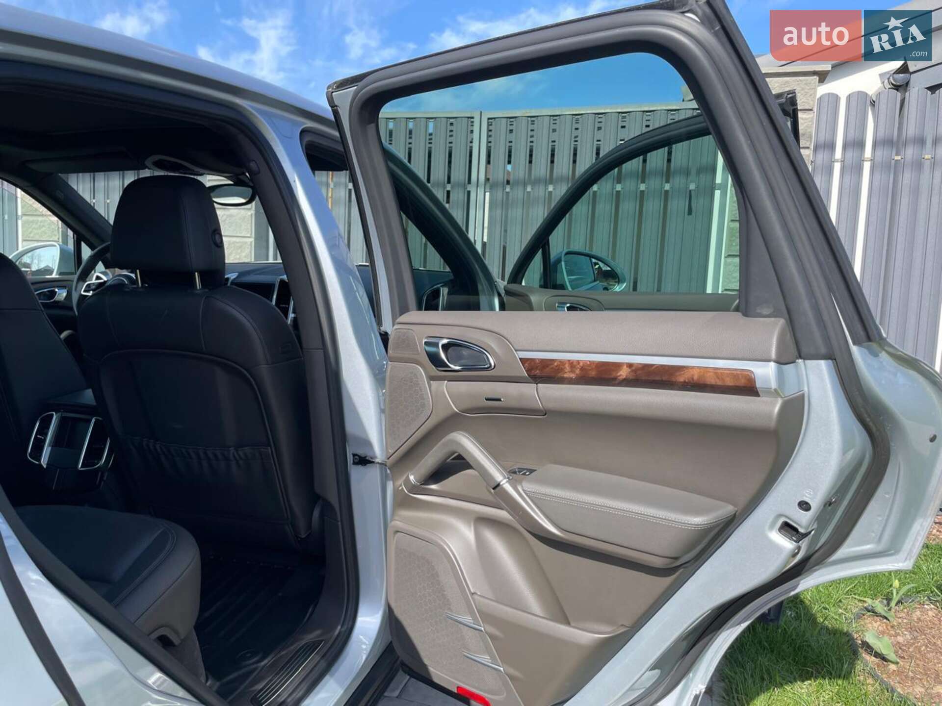 Porsche Cayenne 2015 VIN WP1ZZZ92ZGLA05232 фото оголошення 20 з 28