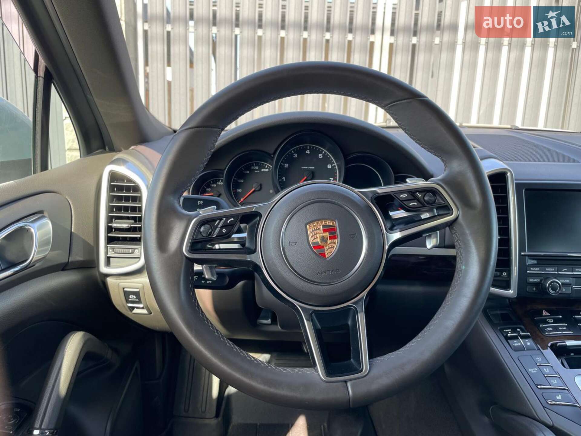 Porsche Cayenne 2015 VIN WP1ZZZ92ZGLA05232 фото оголошення 22 з 28