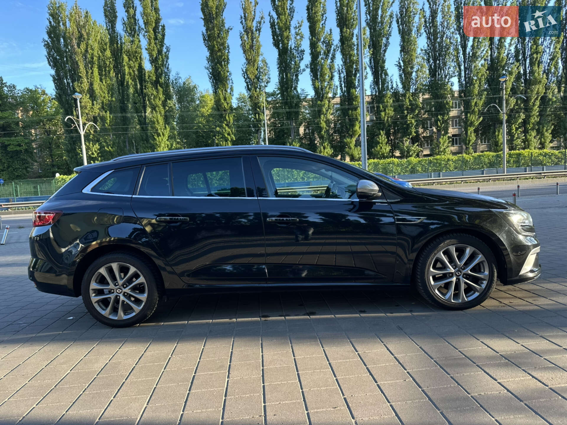Renault Megane 2018 VIN VF1RFB00760421979 фото оголошення 2 з 20