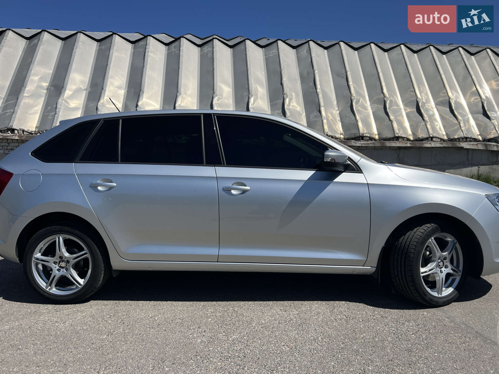 Skoda Spaceback 2017 VIN TMBEA2NH3HB150178 фото оголошення 3 з 8