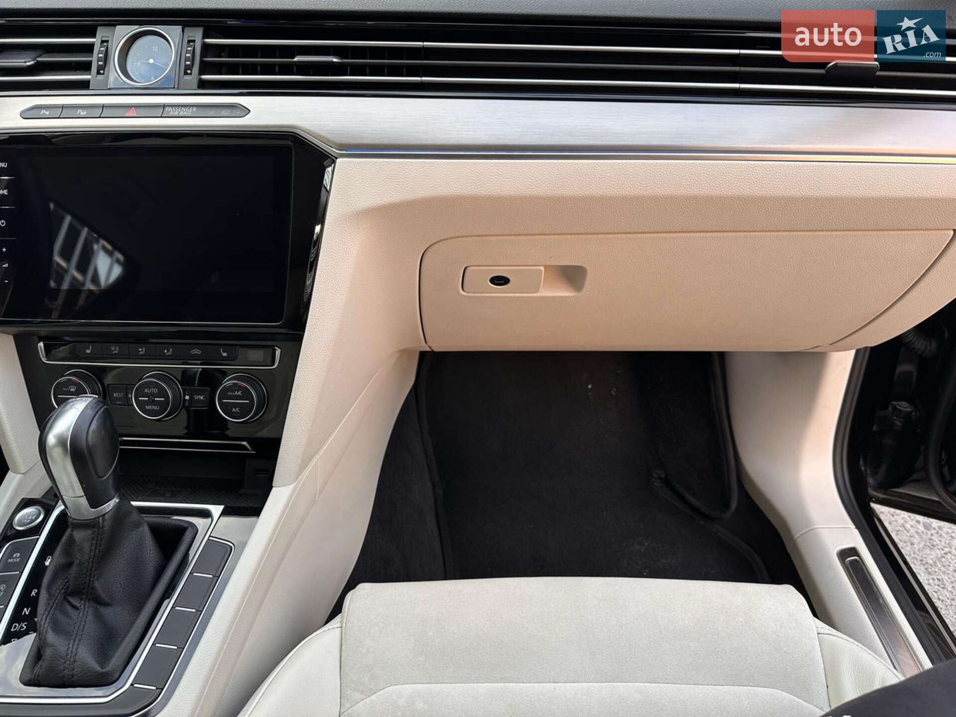 Volkswagen Passat 2018 VIN WVWZZZ3CZKE017951 фото оголошення 19 з 32