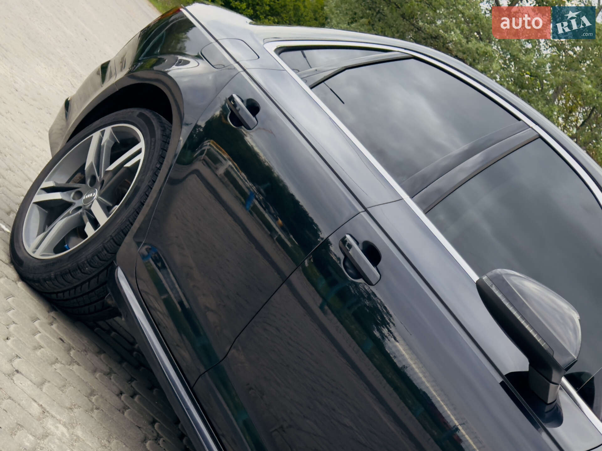 Audi A4 2015 VIN WAUENAF42HN001511 фото оголошення 4 з 21