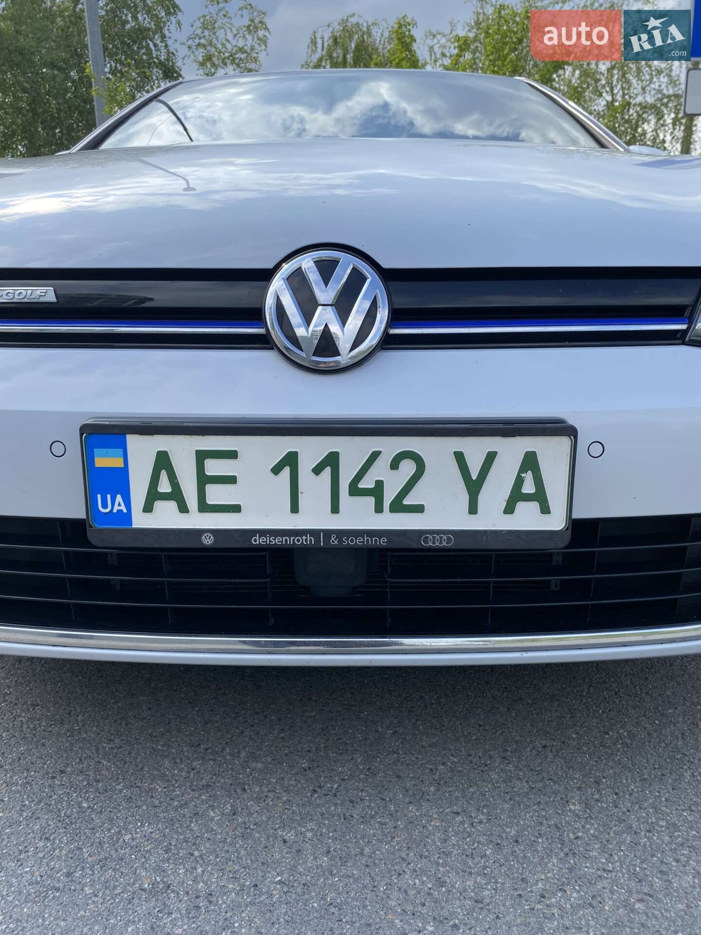 Volkswagen e-Golf 2018 VIN WVWZZZAUZKW900564 фото оголошення 2 з 21