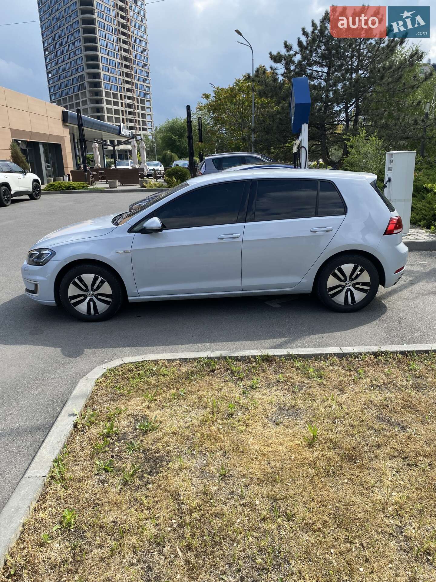 Volkswagen e-Golf 2018 VIN WVWZZZAUZKW900564 фото оголошення 5 з 21