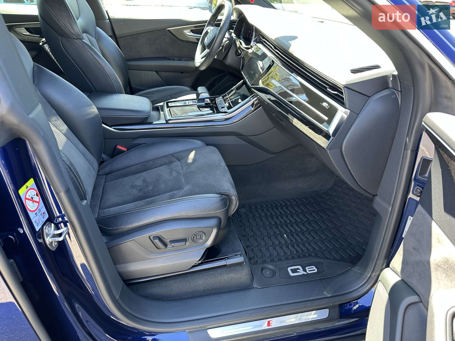 Audi Q8 2018 VIN WAUZZZF16KD005133 фото оголошення 15 з 23