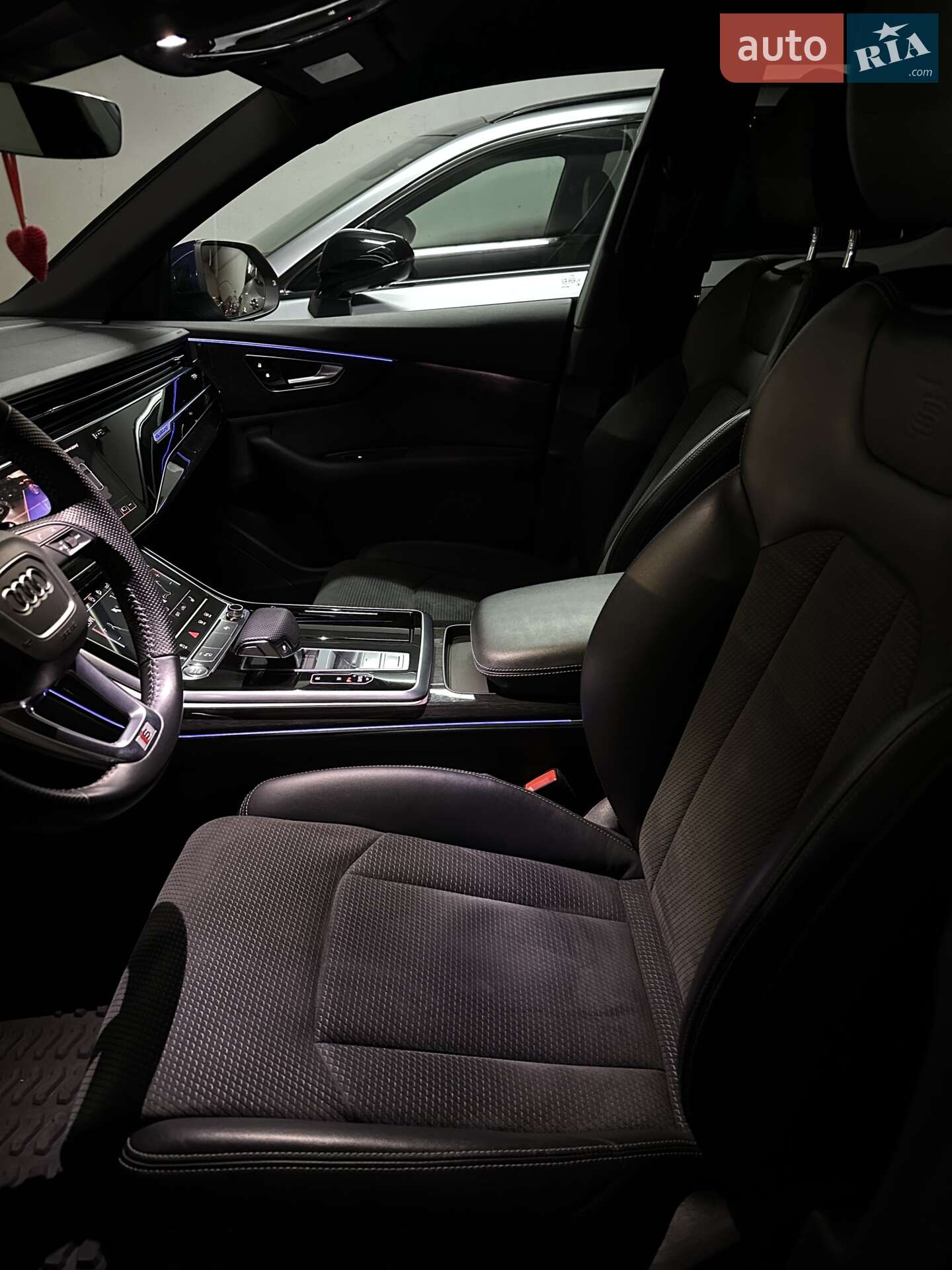 Audi Q8 2018 VIN WAUZZZF16KD005133 фото оголошення 21 з 23