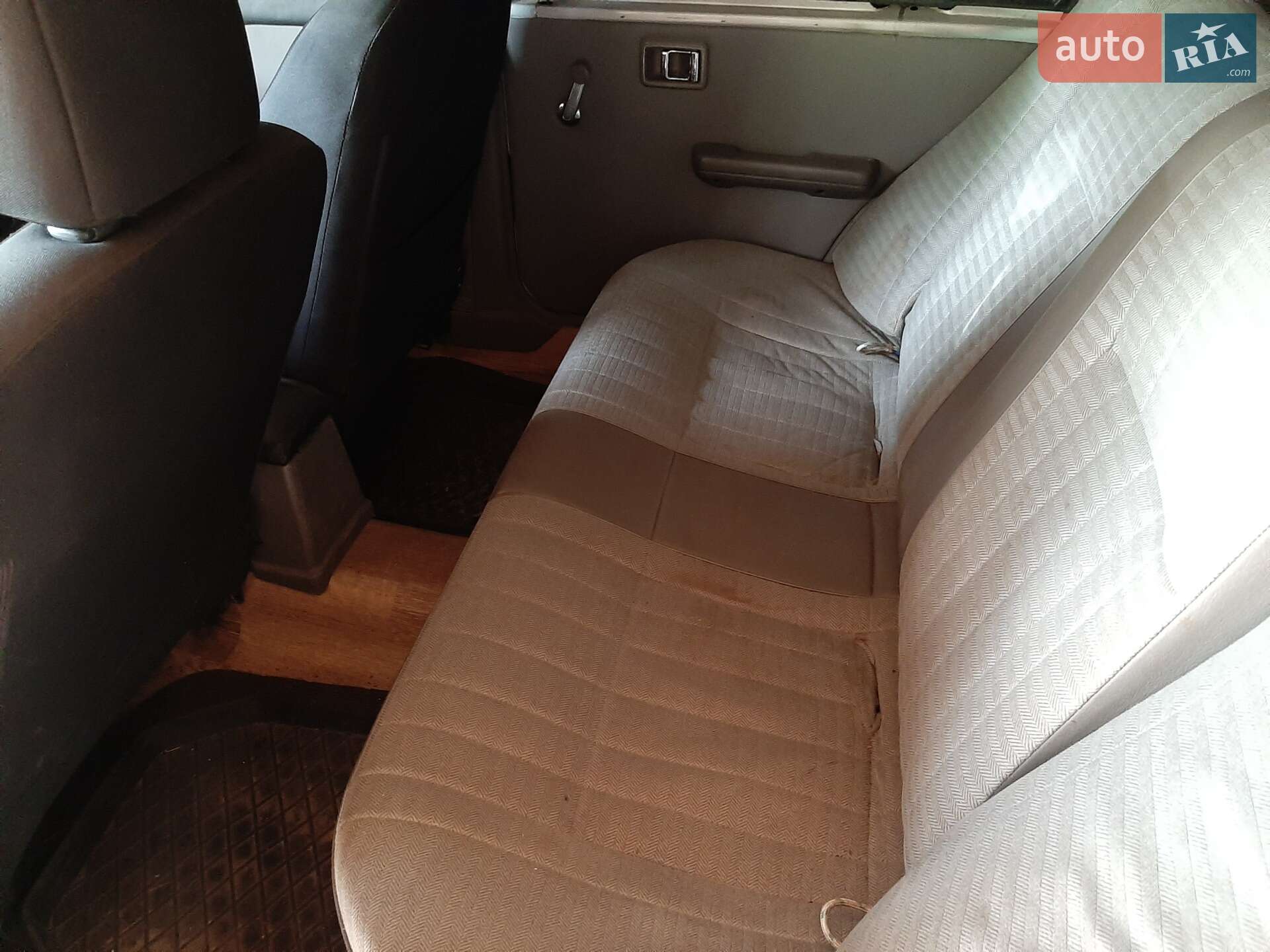 Nissan Bluebird 1987 VIN JN10WEU11U0025070 фото оголошення 3 з 10