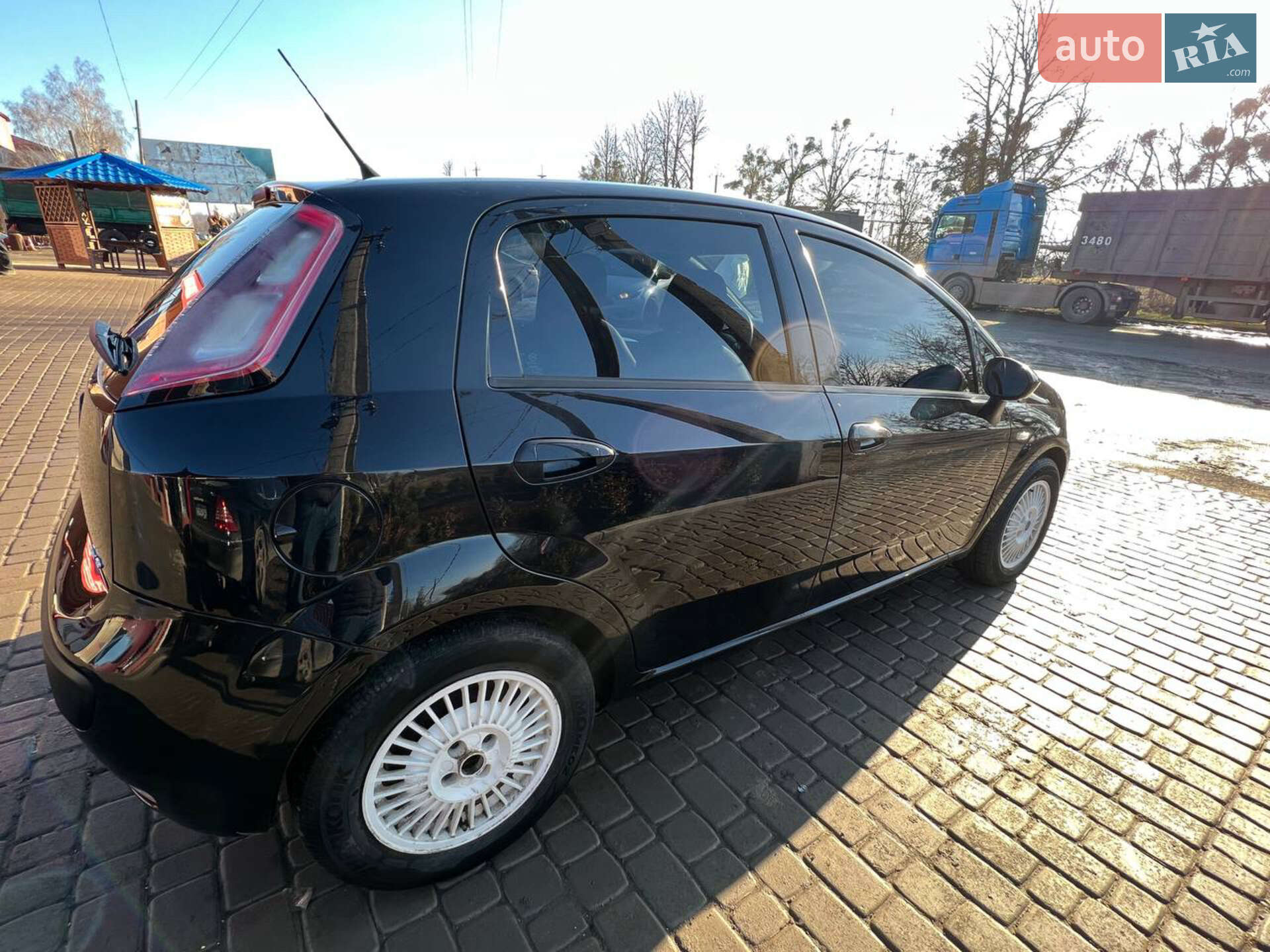 Fiat Punto 2011 VIN ZFA19900000754345 фото оголошення 16 з 30