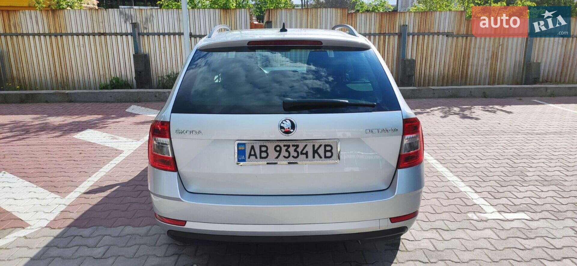 Skoda Octavia 2017 VIN TMBJG7NE9J0192016 фото оголошення 3 з 27