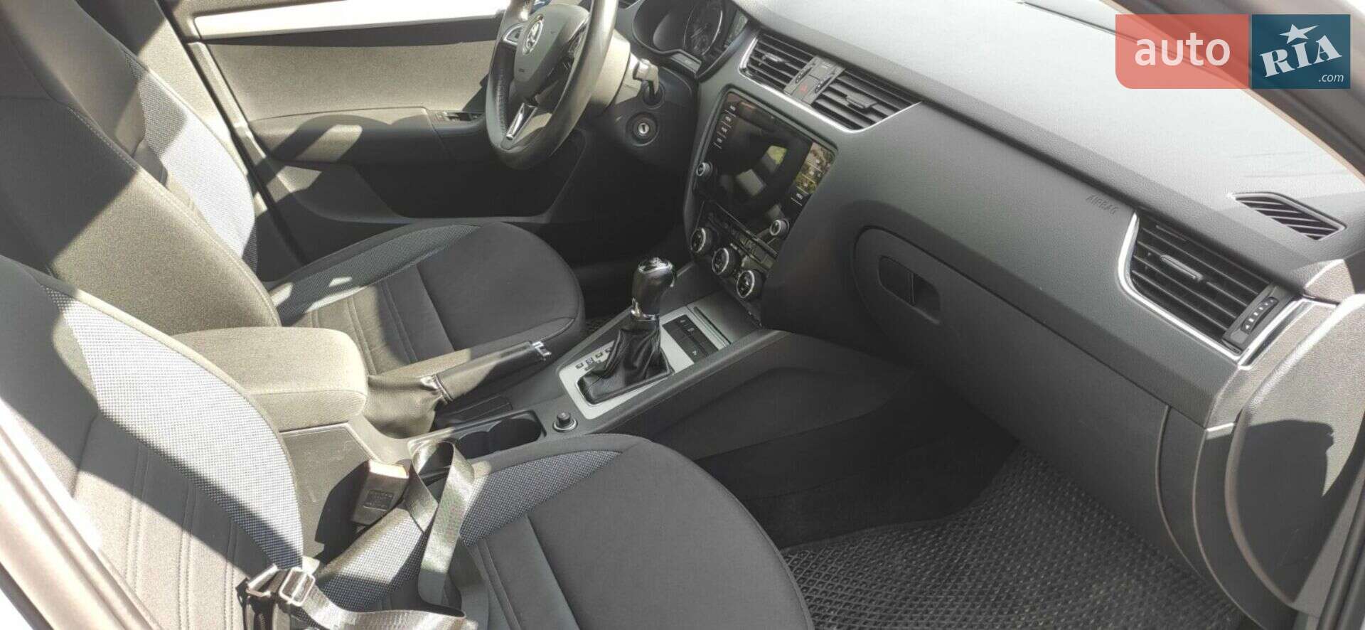 Skoda Octavia 2017 VIN TMBJG7NE9J0192016 фото оголошення 7 з 27
