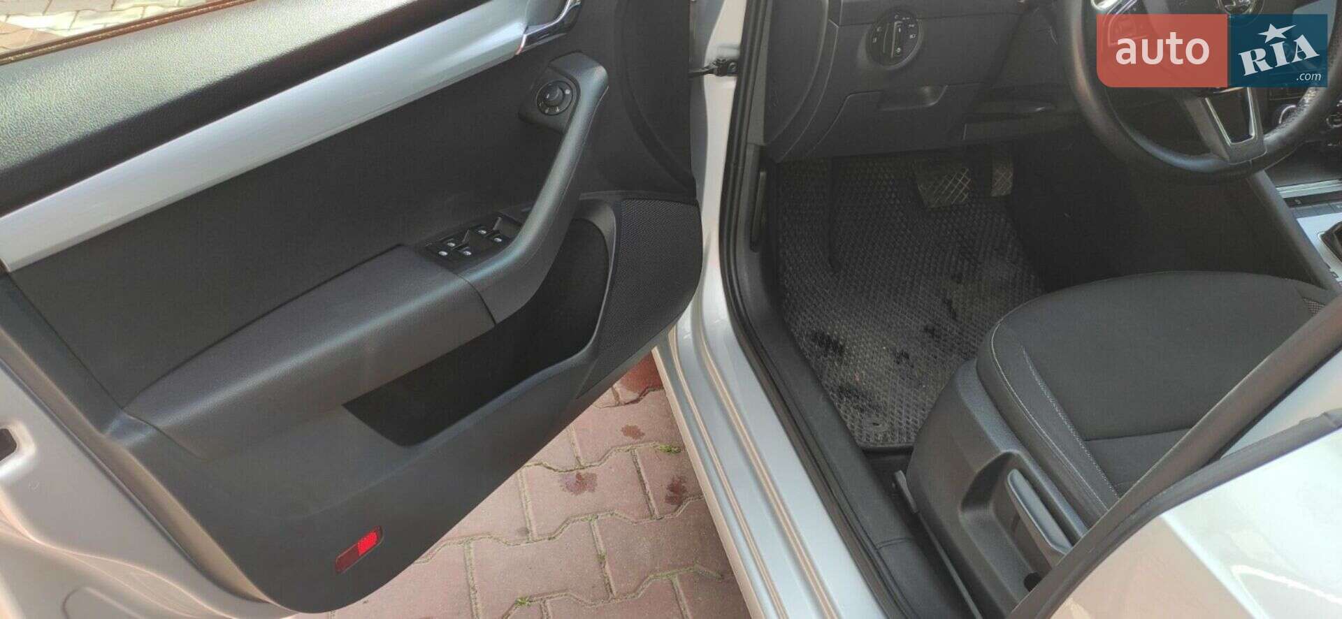 Skoda Octavia 2017 VIN TMBJG7NE9J0192016 фото оголошення 9 з 27