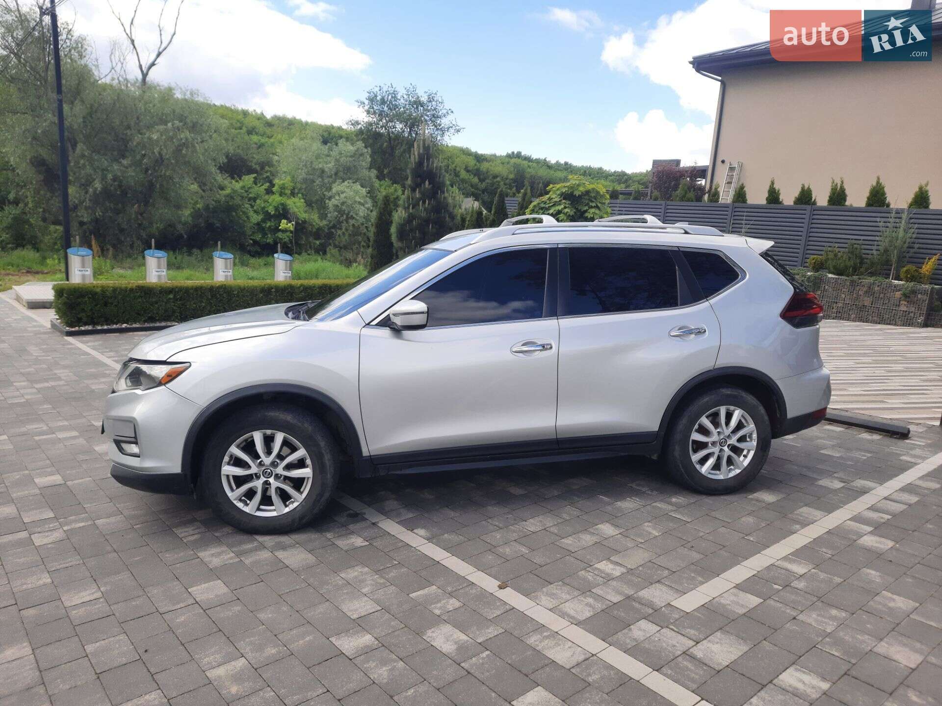 Nissan Rogue 2017 VIN KNMAT2MV5JP504436 фото оголошення 3 з 31
