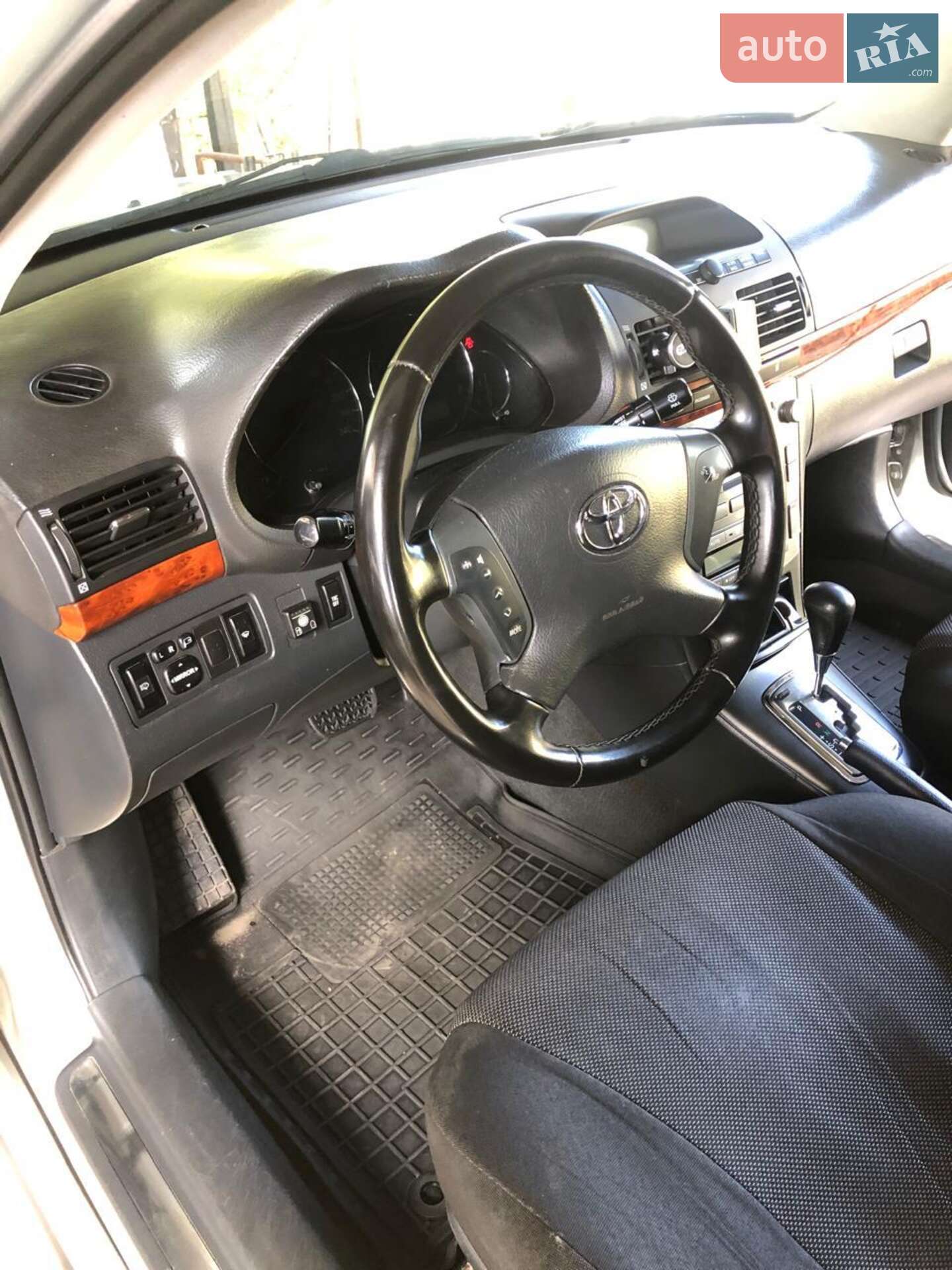 Toyota Avensis 2005 VIN SB1BR56L60E129168 фото оголошення 2 з 3