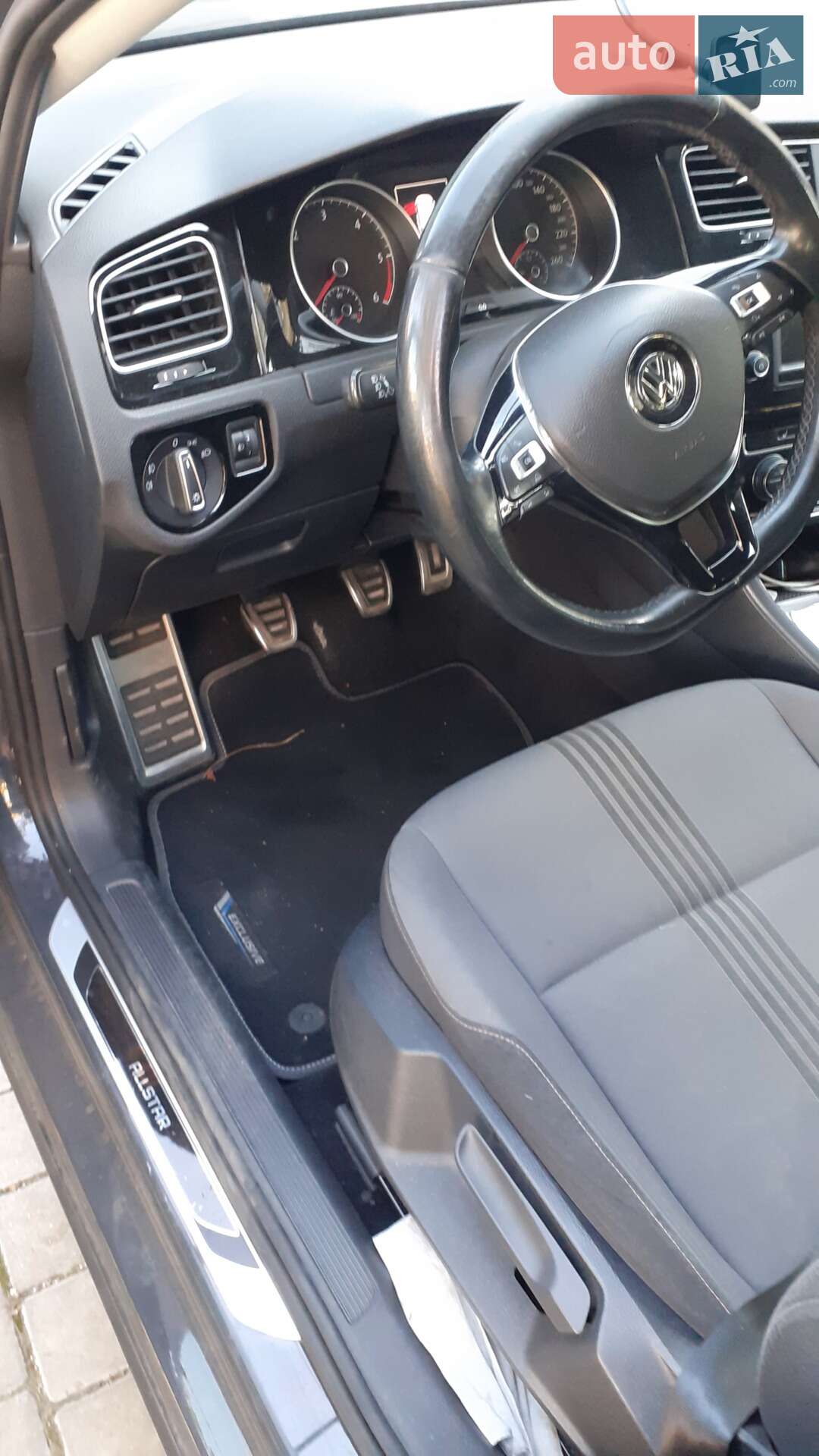 Volkswagen Golf 2016 VIN WVWZZZAUZHP554984 фото оголошення 11 з 22