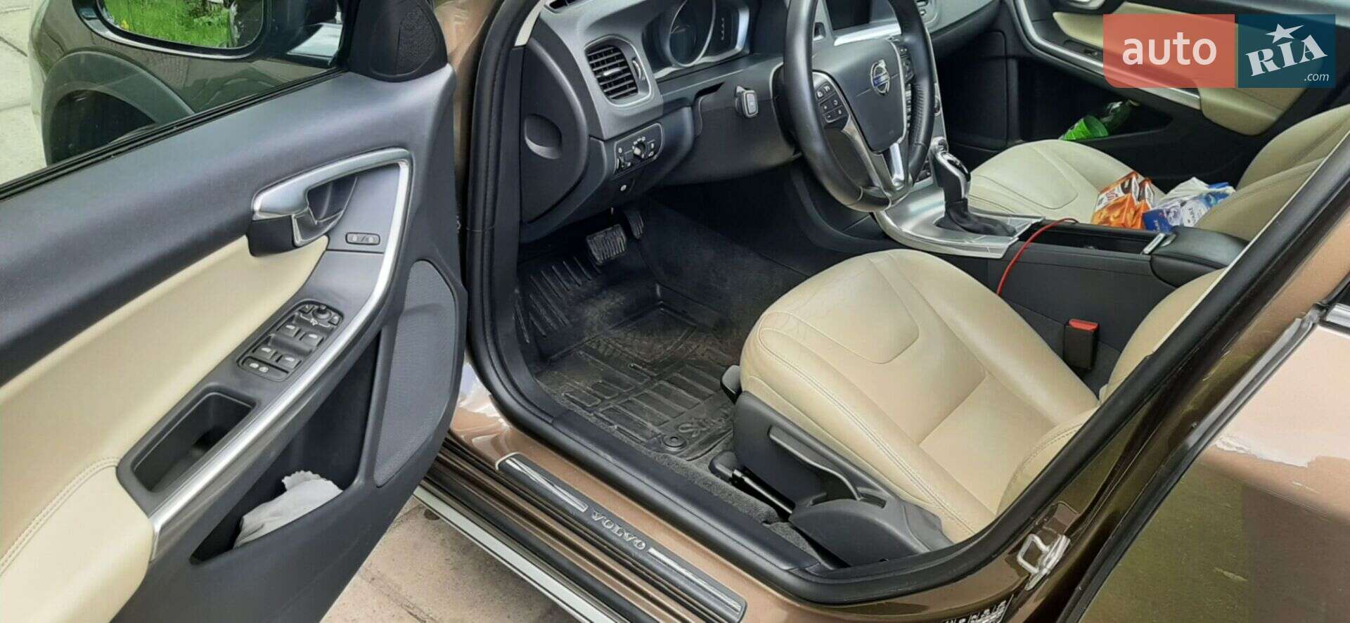 Volvo V60Cc 2017 VIN YV1FZARCDJ2050427 фото оголошення 29 з 52