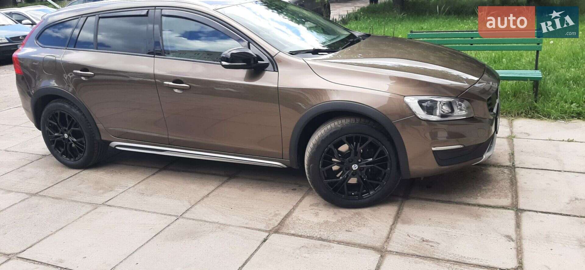 Volvo V60Cc 2017 VIN YV1FZARCDJ2050427 фото оголошення 37 з 52