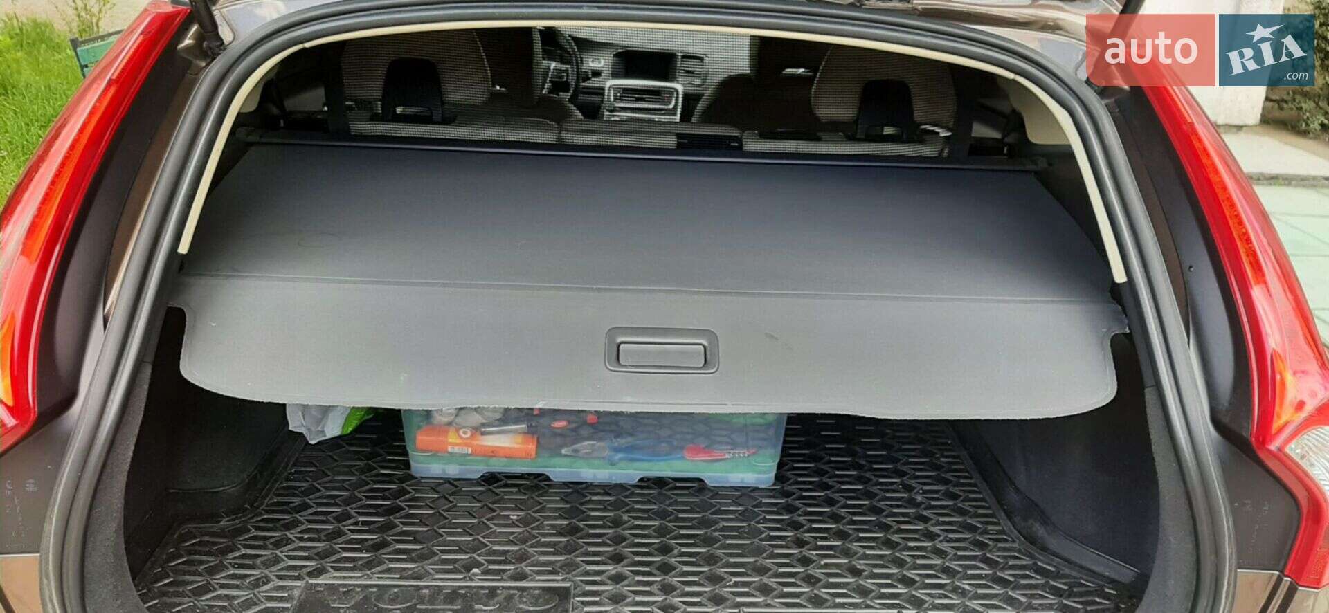 Volvo V60Cc 2017 VIN YV1FZARCDJ2050427 фото оголошення 32 з 52