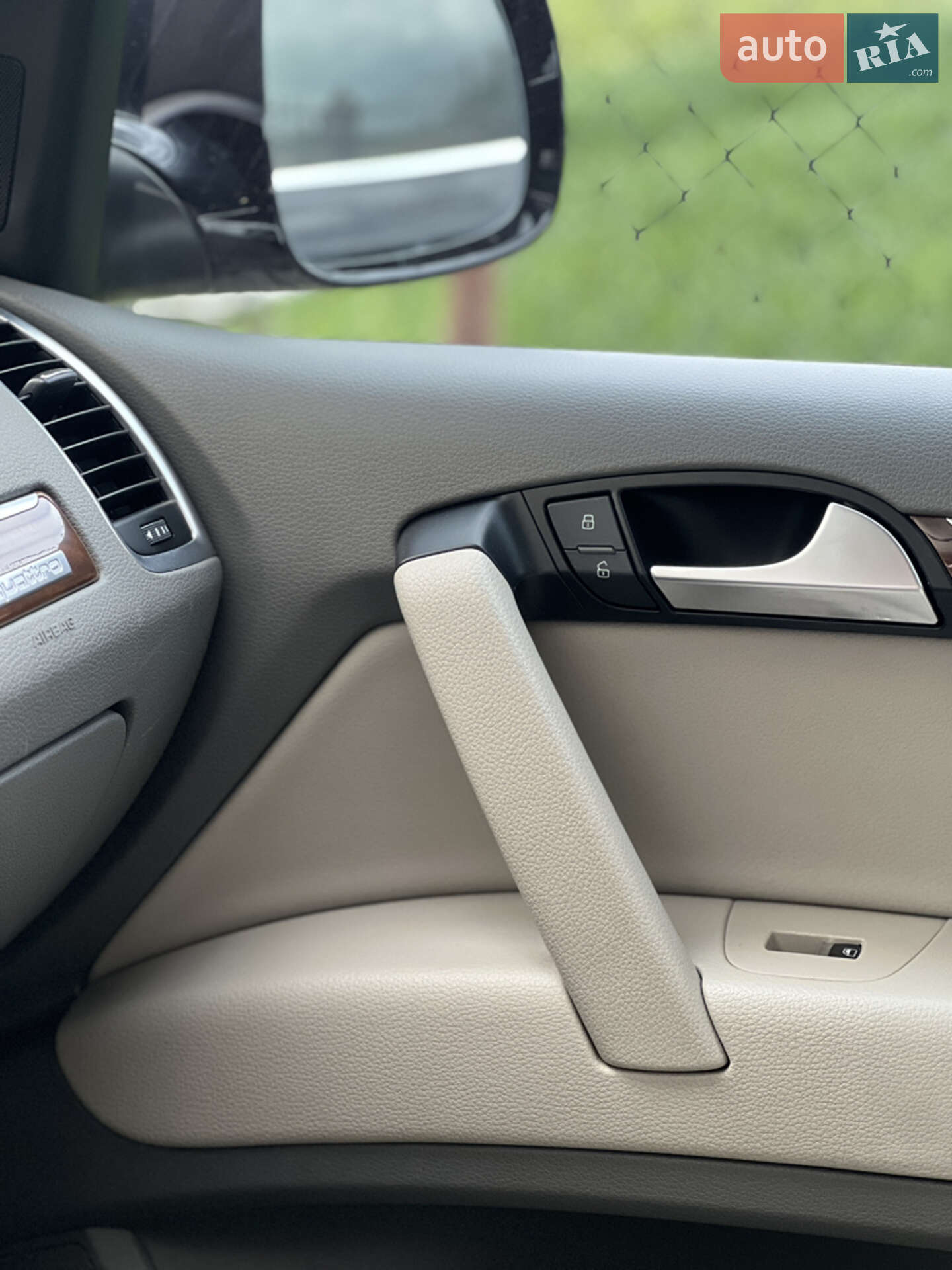 Audi Q7 2013 VIN WA1LGAFE3DD013657 фото оголошення 12 з 23