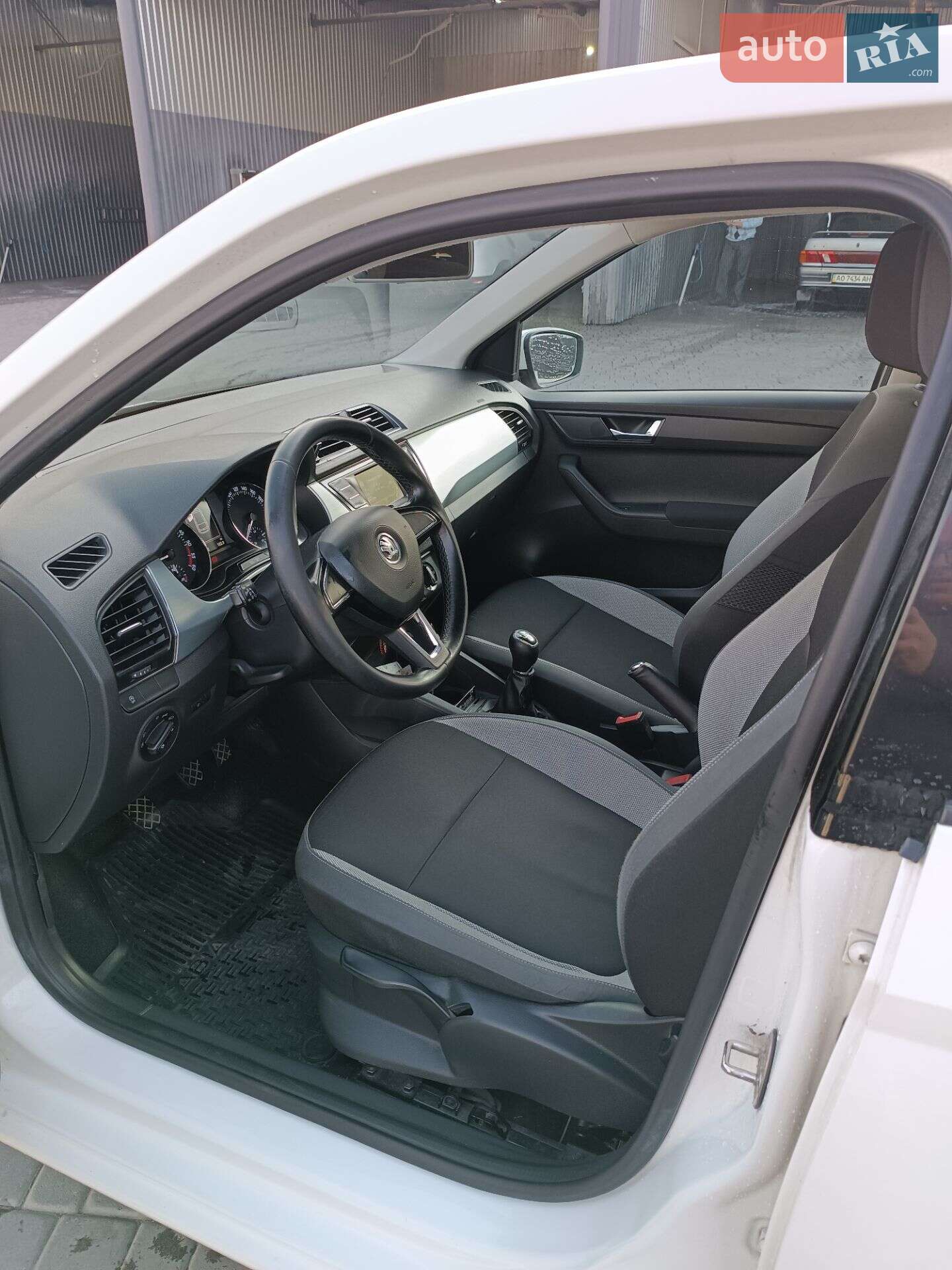 Skoda Fabia 2015 VIN TMBJJ6NJ1FZ064378 фото оголошення 4 з 10