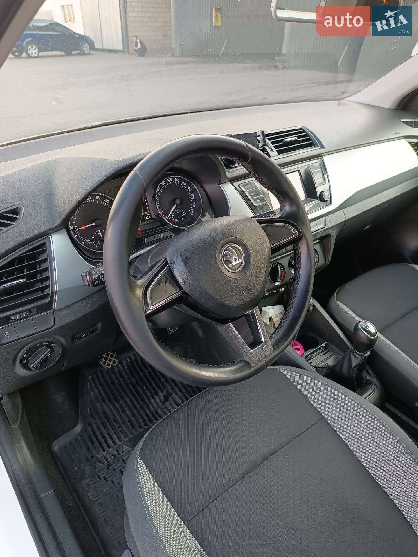 Skoda Fabia 2015 VIN TMBJJ6NJ1FZ064378 фото оголошення 9 з 10