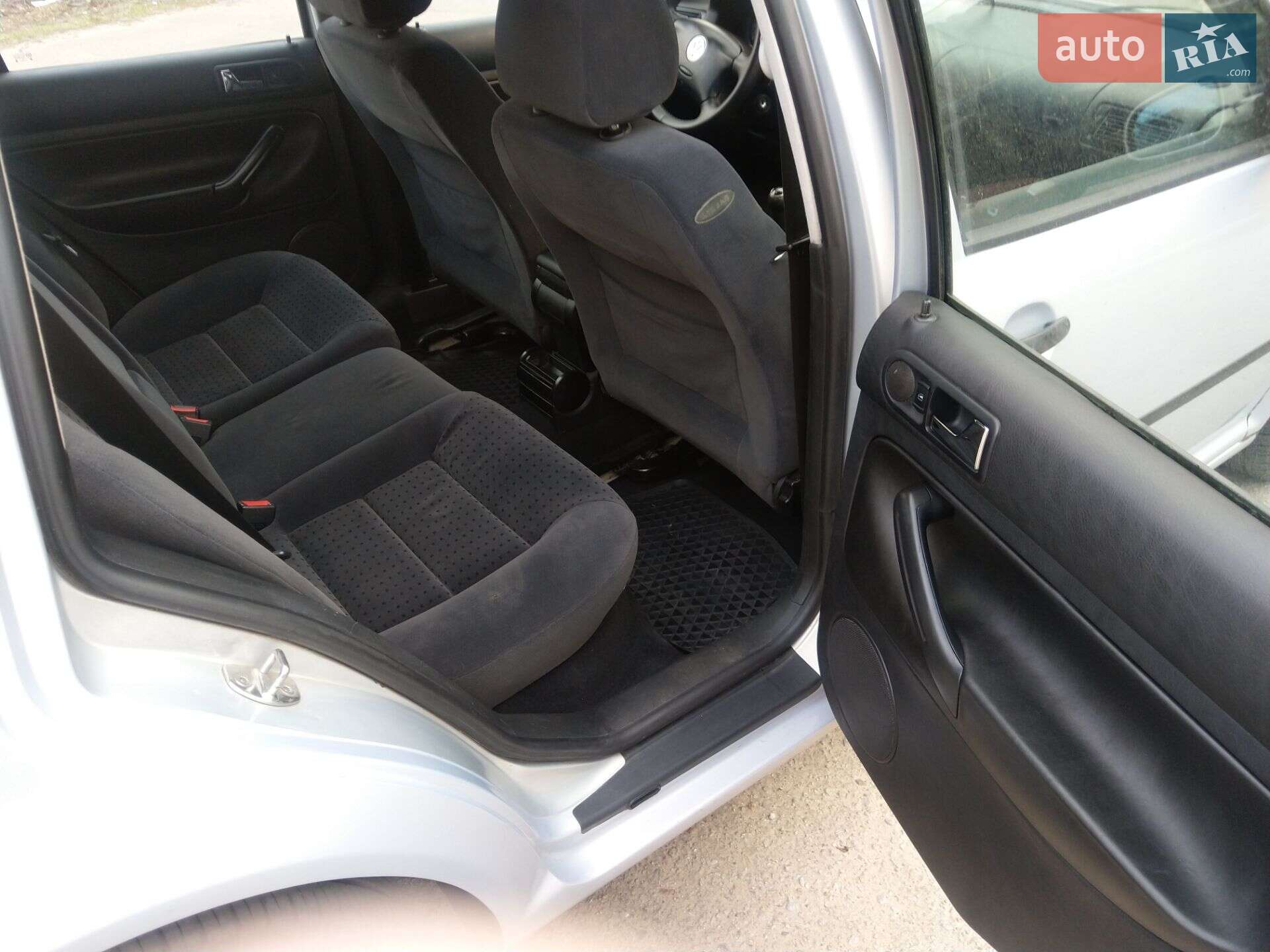 Volkswagen Golf 2000 VIN WVWZZZ1JZYW401059 фото оголошення 6 з 12
