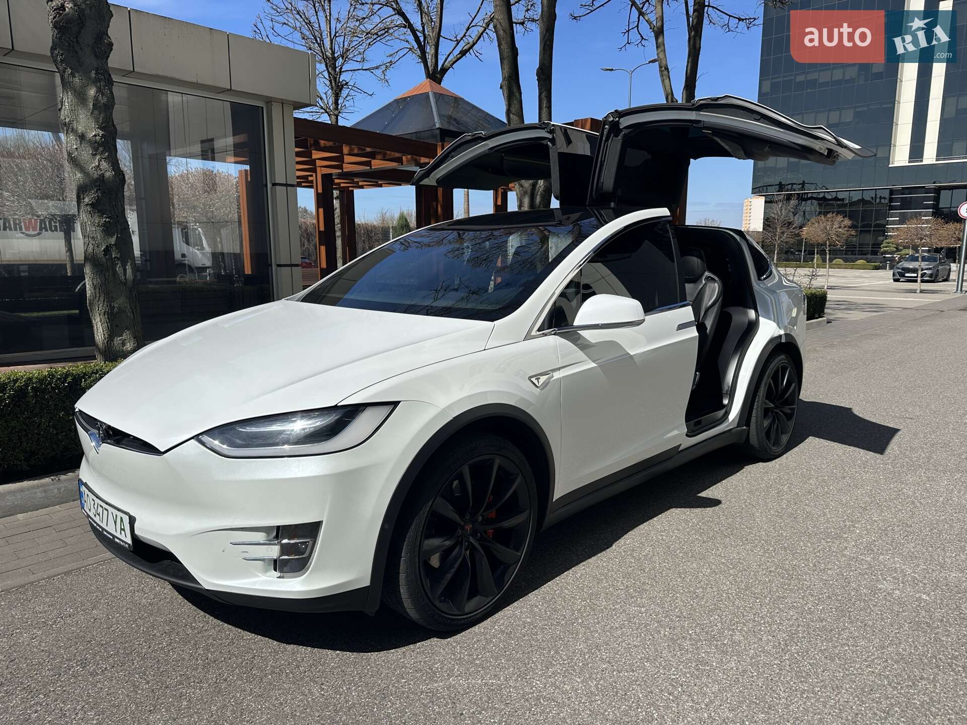 Tesla Model X 2016 VIN 5YJXCBE22GF021410 фото оголошення 2 з 40