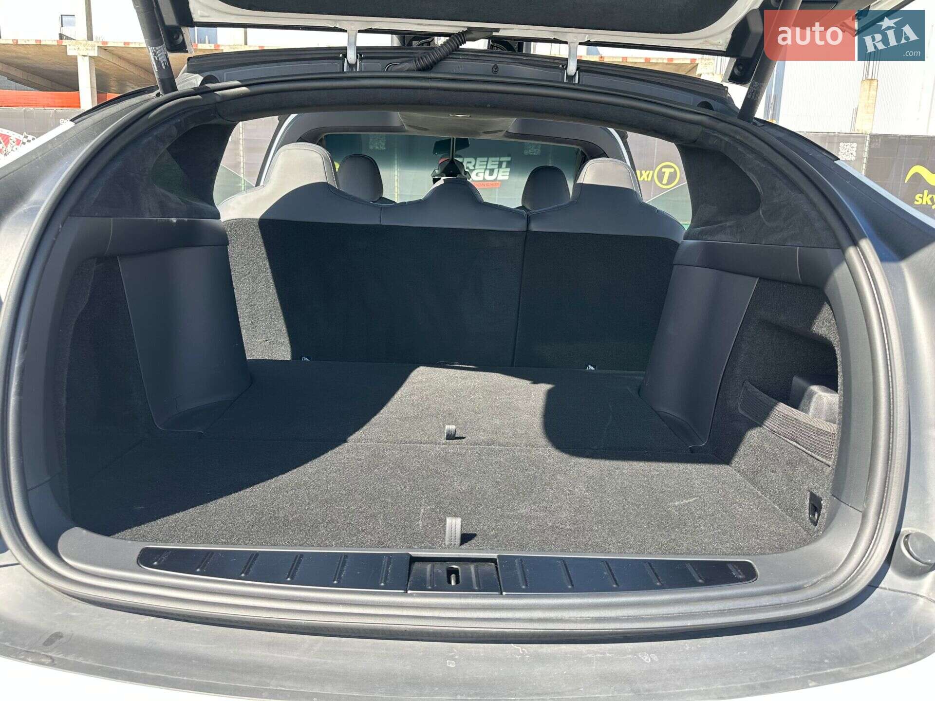 Tesla Model X 2022 VIN 7SAXCDE58NF363062 фото оголошення 12 з 16
