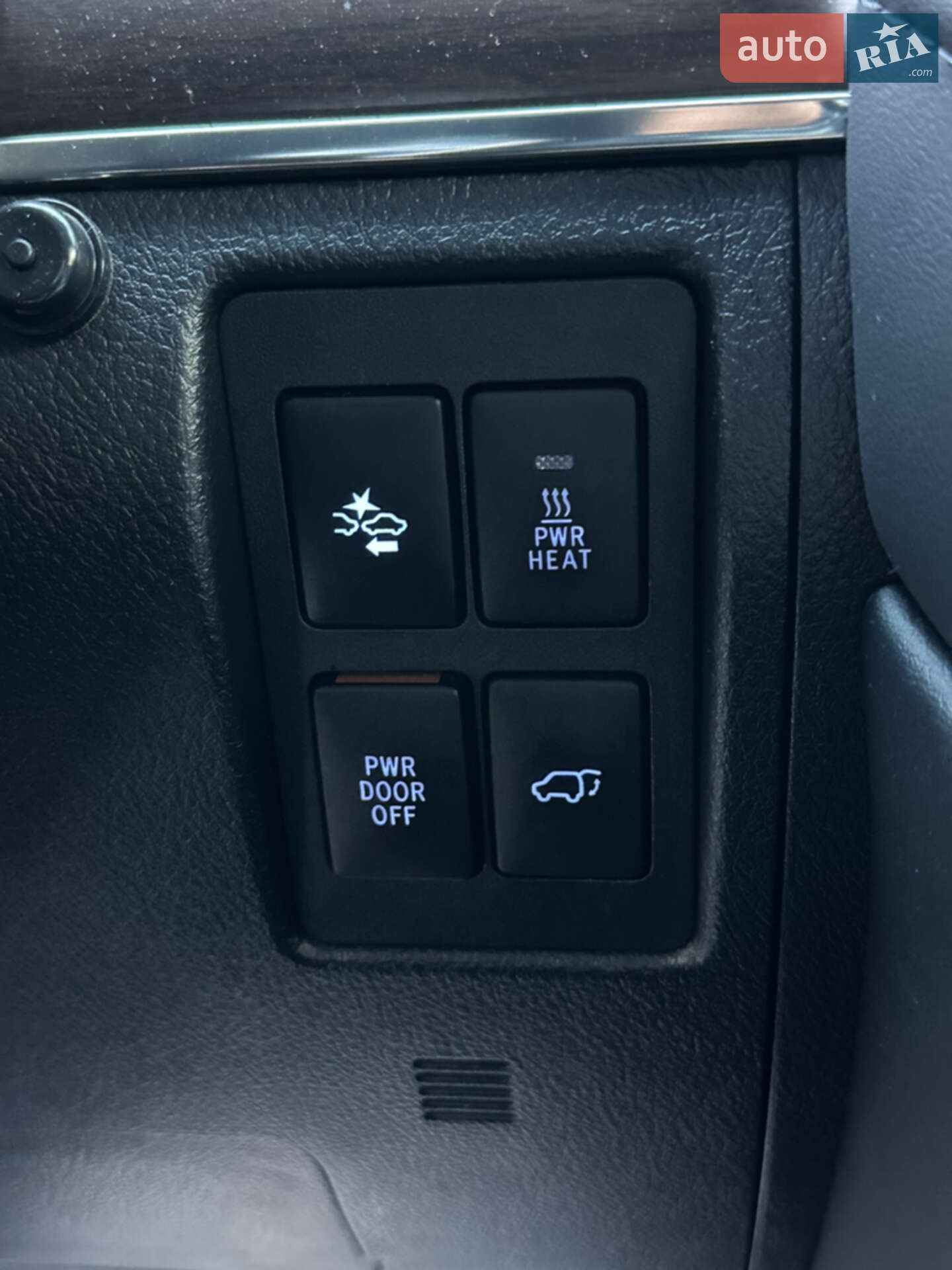 Toyota Land Cruiser 2020 VIN JTMCV02J804310488 фото оголошення 4 з 9