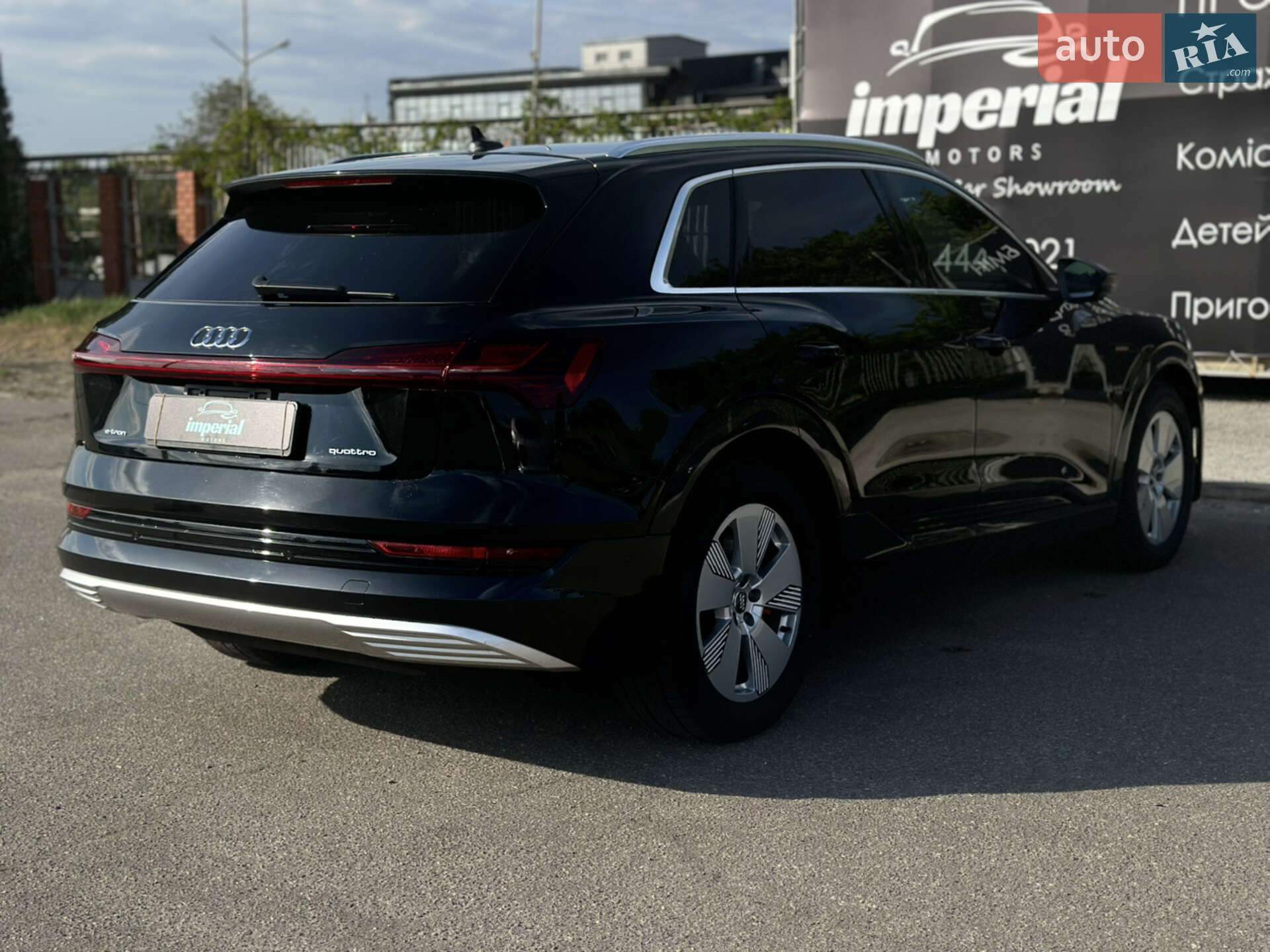 Audi e-tron 2019 VIN WA1VAAGEXKB005783 фото оголошення 4 з 20
