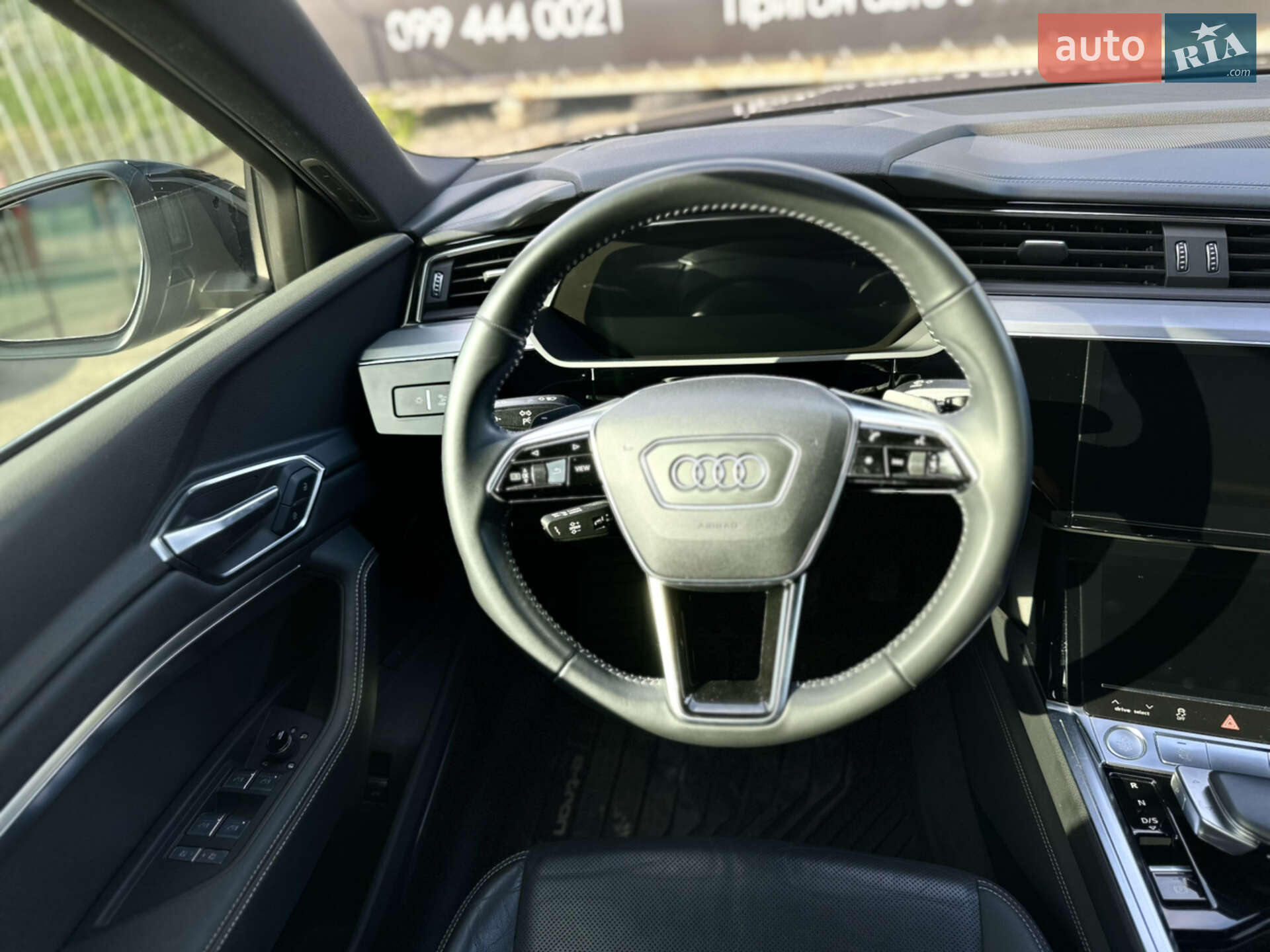 Audi e-tron 2019 VIN WA1VAAGEXKB005783 фото оголошення 17 з 20